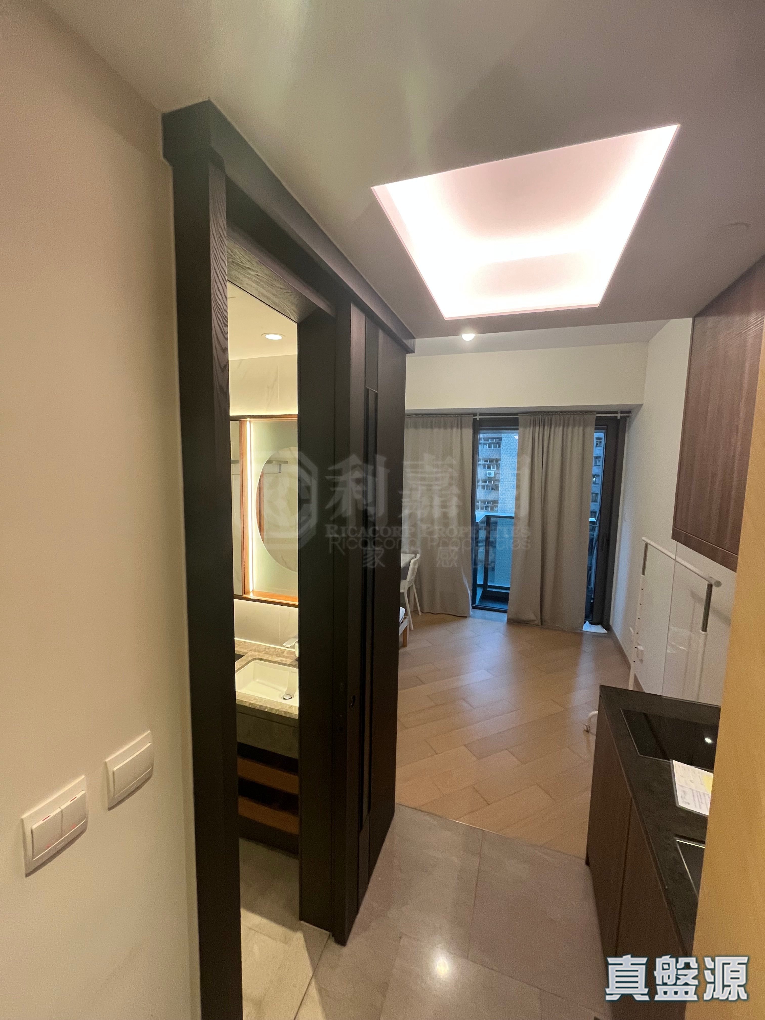NOVUM WEST TOWER 5 High Floor Zone Flat E Central/Sheung Wan/Western District
