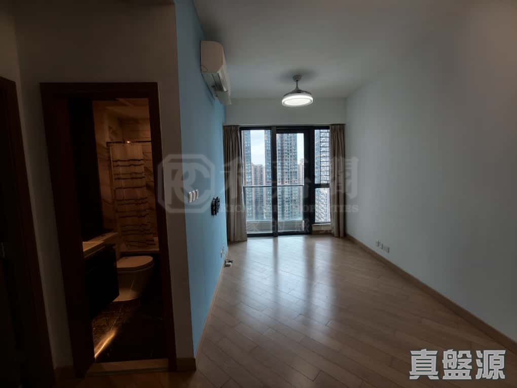 GRAND YOHO PHASE 1 - Tower 10 High Floor Zone Flat E Yuen Long