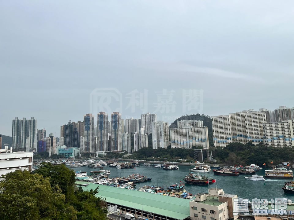 SOUTH COAST Medium Floor Zone Flat B Aberdeen/Tin Wan