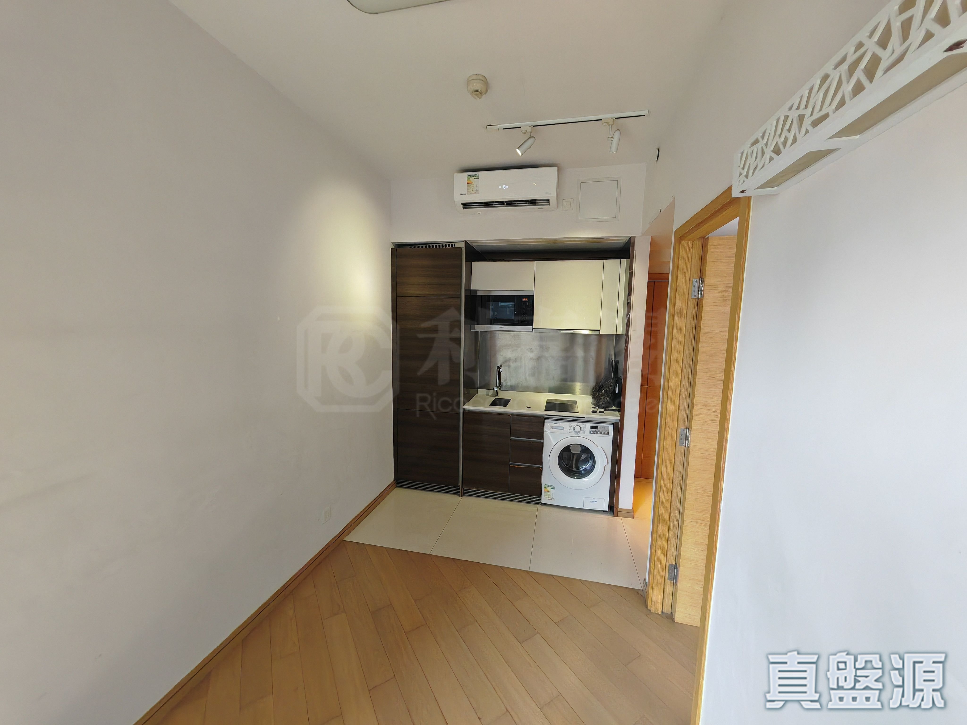 UPPER WEST Medium Floor Zone Flat B Olympic Station/Nam Cheong