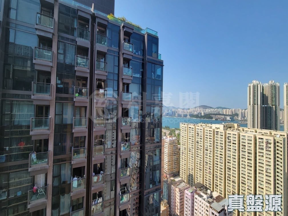 18 UPPER EAST High Floor Zone Flat B Sai Wan Ho/Shau Kei Wan
