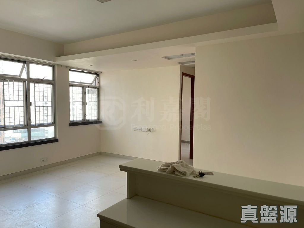 新港城 2期 C座 中層 1室 馬鞍山