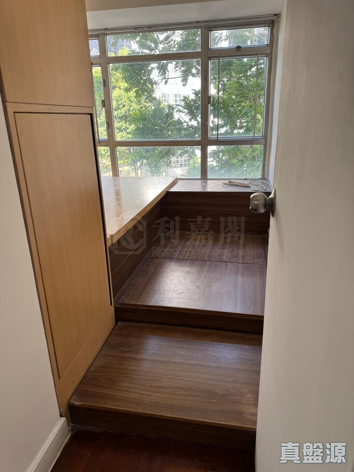 KINGSWOOD VILLAS PHASE 5 LYNWOOD COURT - Block 1 Low Floor Zone Flat E Tin Shui Wai