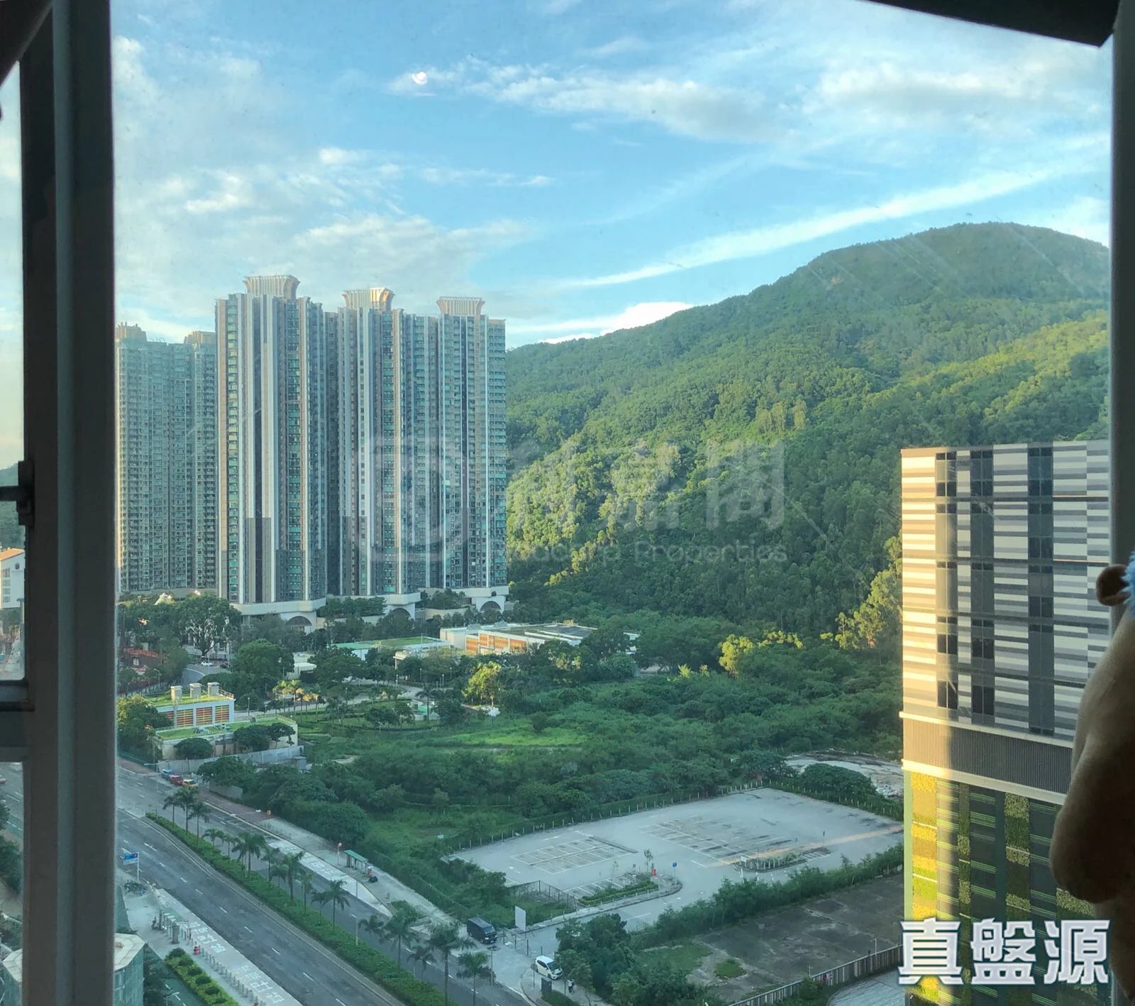LOHAS PARK PHASE 2A  LE PRESTIGE - Swan Lake (tower 2 - L Wing) Low Floor Zone Flat LC Tseung Kwan O