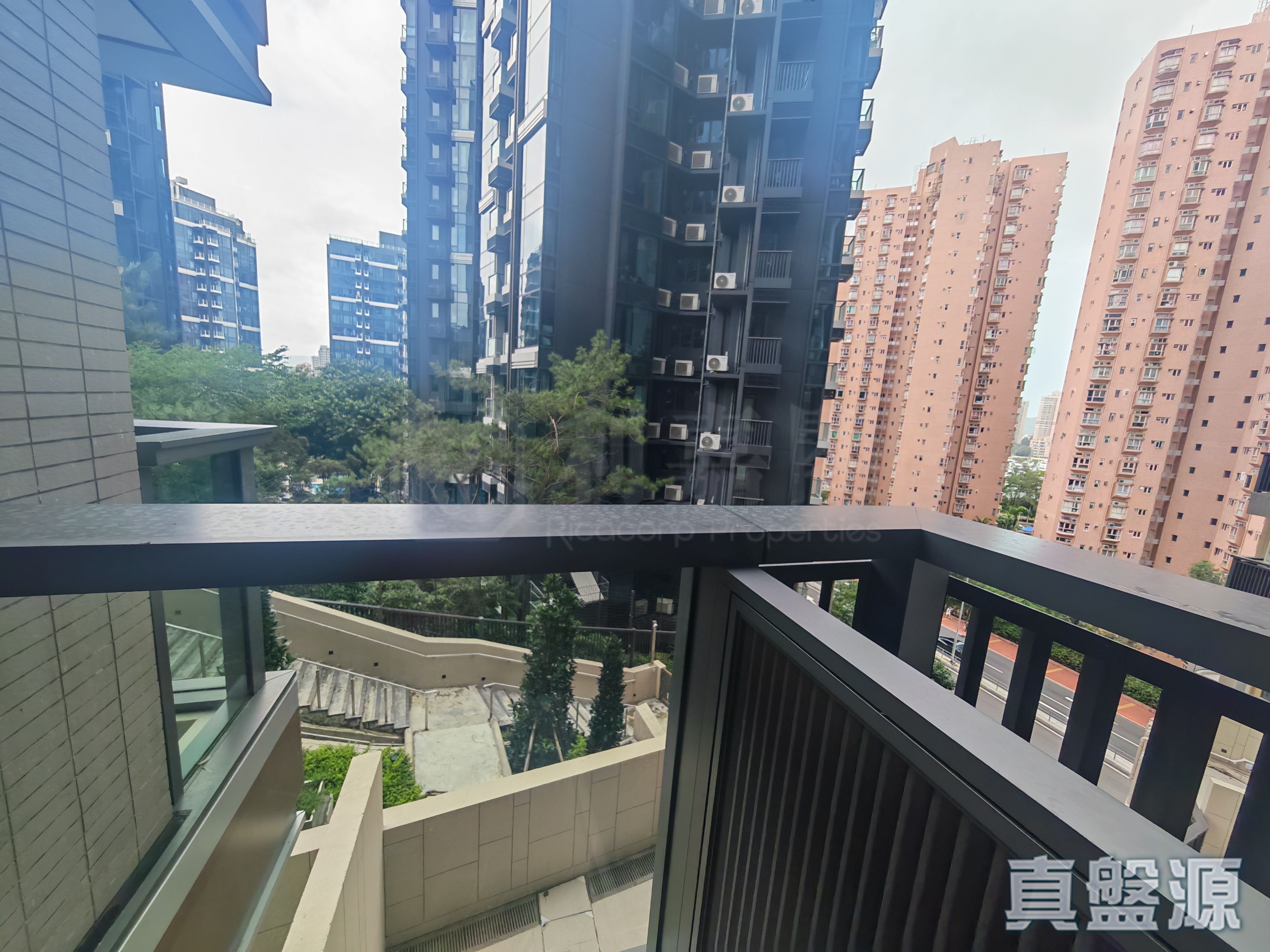 GOLD COAST BAY PHASE 1 THE UPPLAND - Tower 5a Low Floor Zone Flat K Sham Tseng/Castle Peak Road