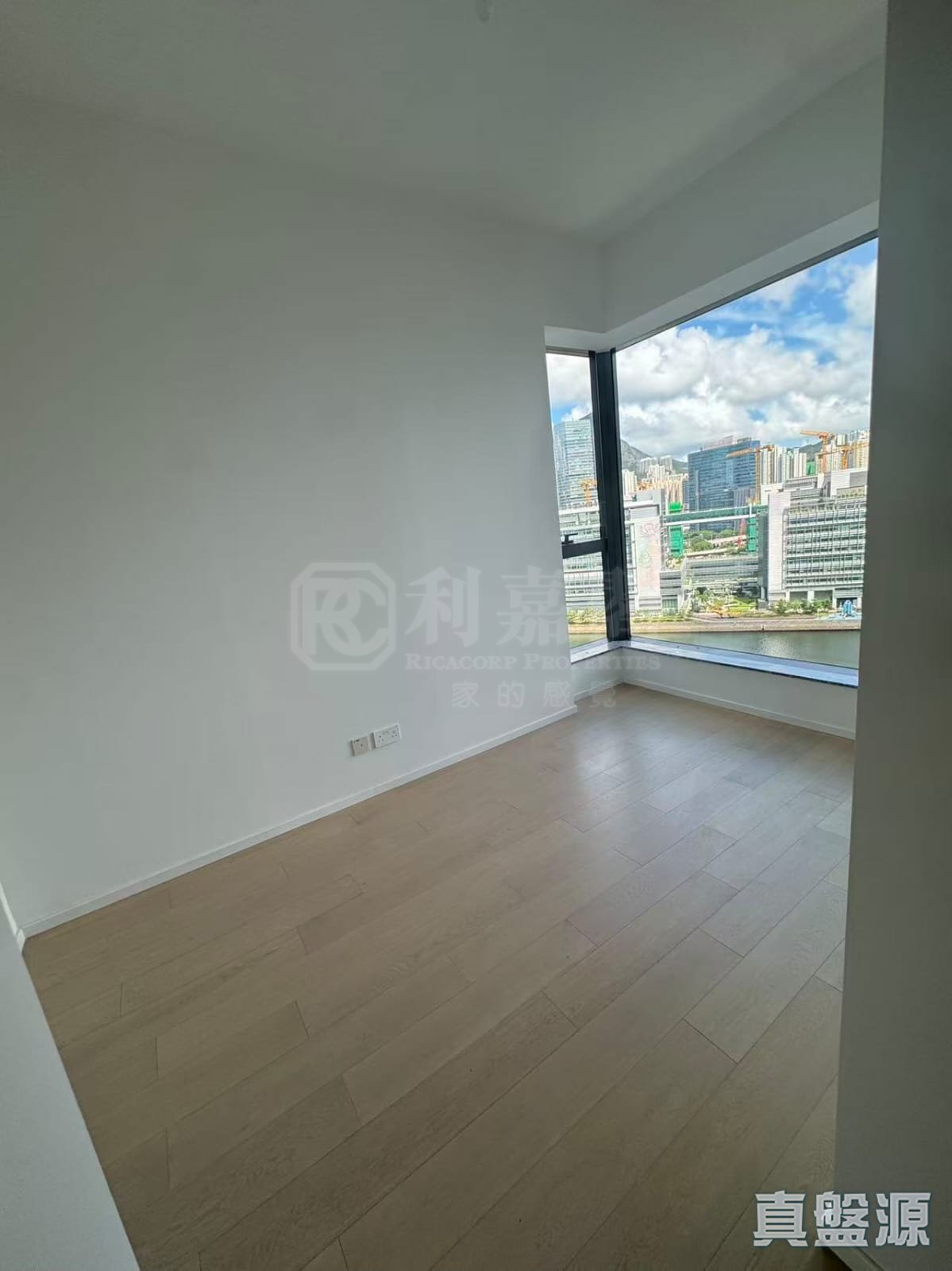 DOUBLE COAST PHASE 1 DOUBLE COAST I - Tower 3 High Floor Zone Flat B To Kwa Wan/Kowloon City/Kai Tak/San Po Kong