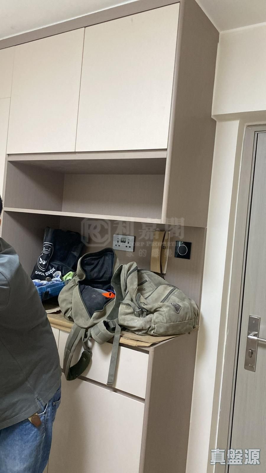 銀海大廈 高層 D室 西九龍