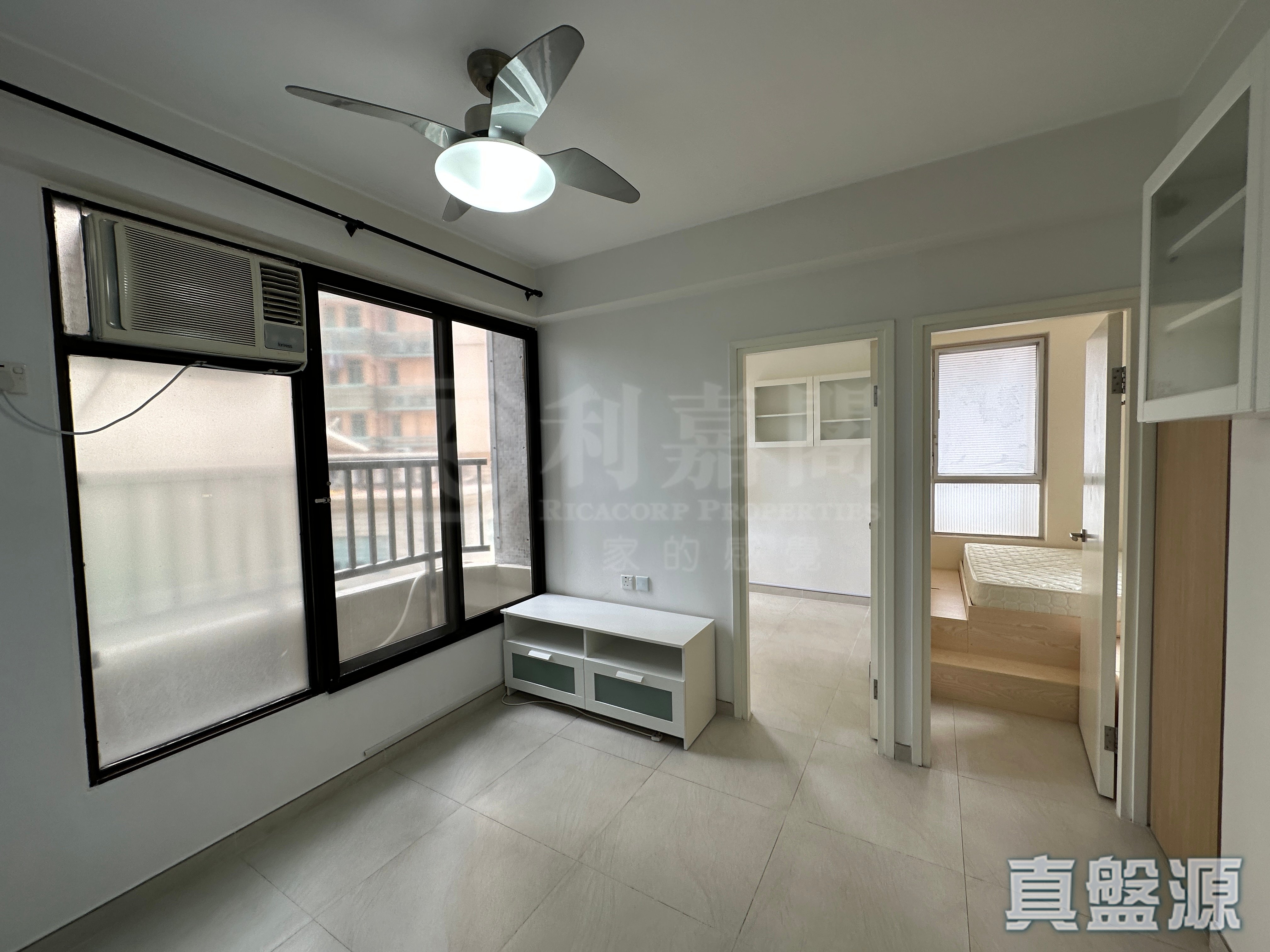 HONG KONG GARDEN PHASE 1 - Beverly Heights (block 6) Flat E Sham Tseng/Castle Peak Road