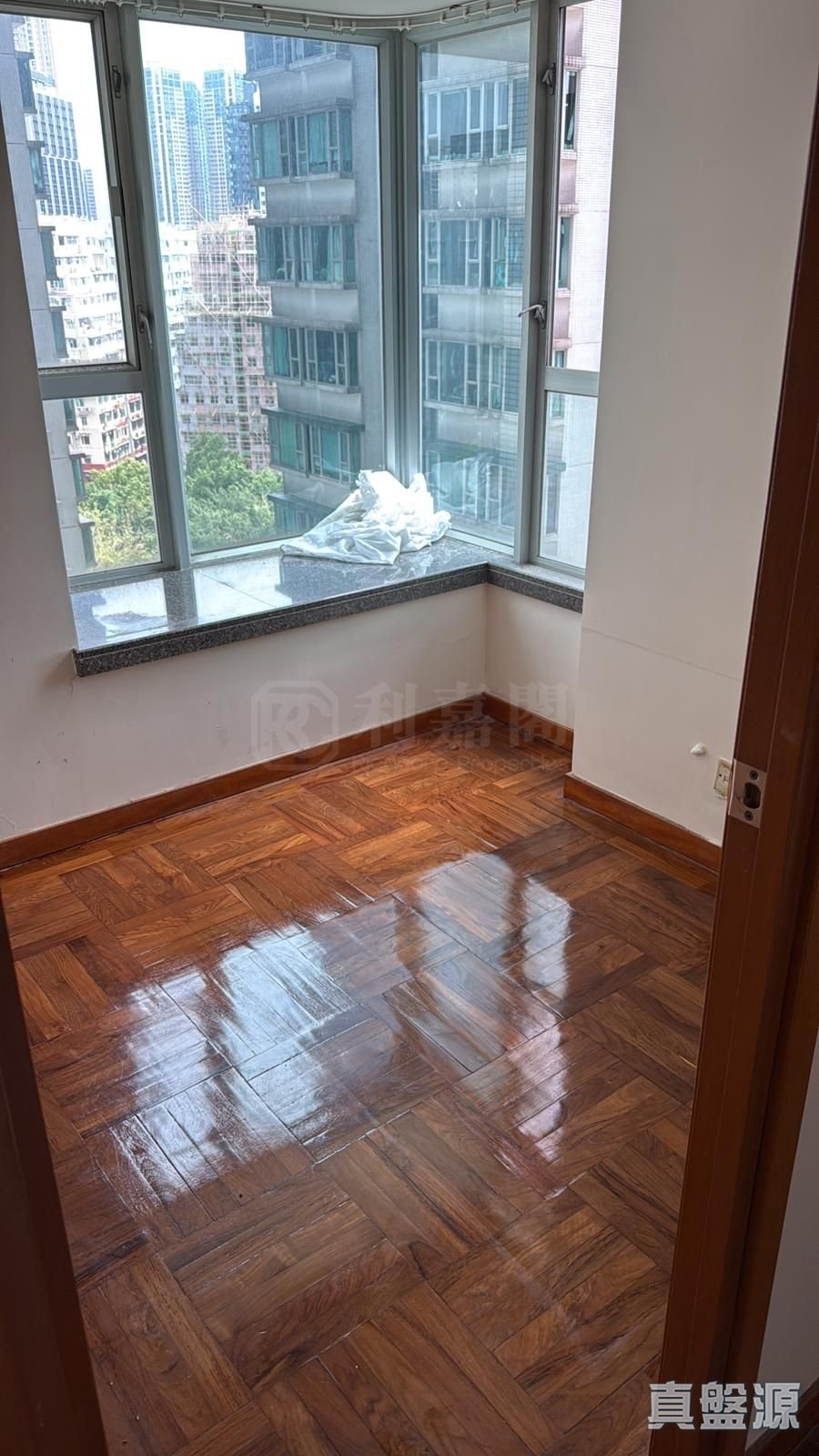 METRO HARBOUR VIEW PHASE I - Tower 4 Low Floor Zone Flat B Olympic Station/Nam Cheong