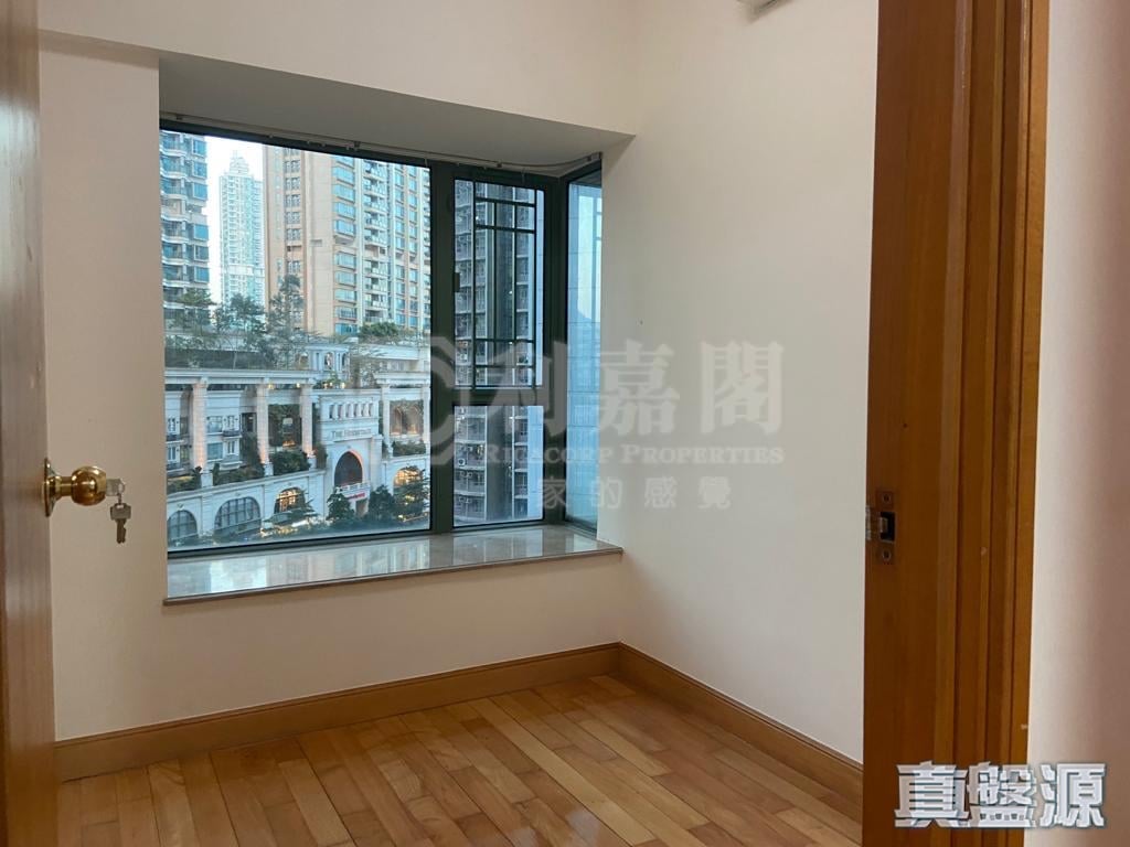 PARK AVENUE PHASE 1 - Tower 7 Low Floor Zone Flat F Olympic Station/Nam Cheong