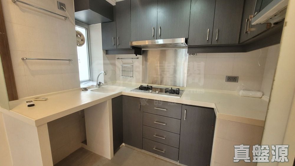 NAN FUNG SUN CHUEN BLOCK 8 Medium Floor Zone Flat B Quarry Bay/Kornhill/Taikoo Shing