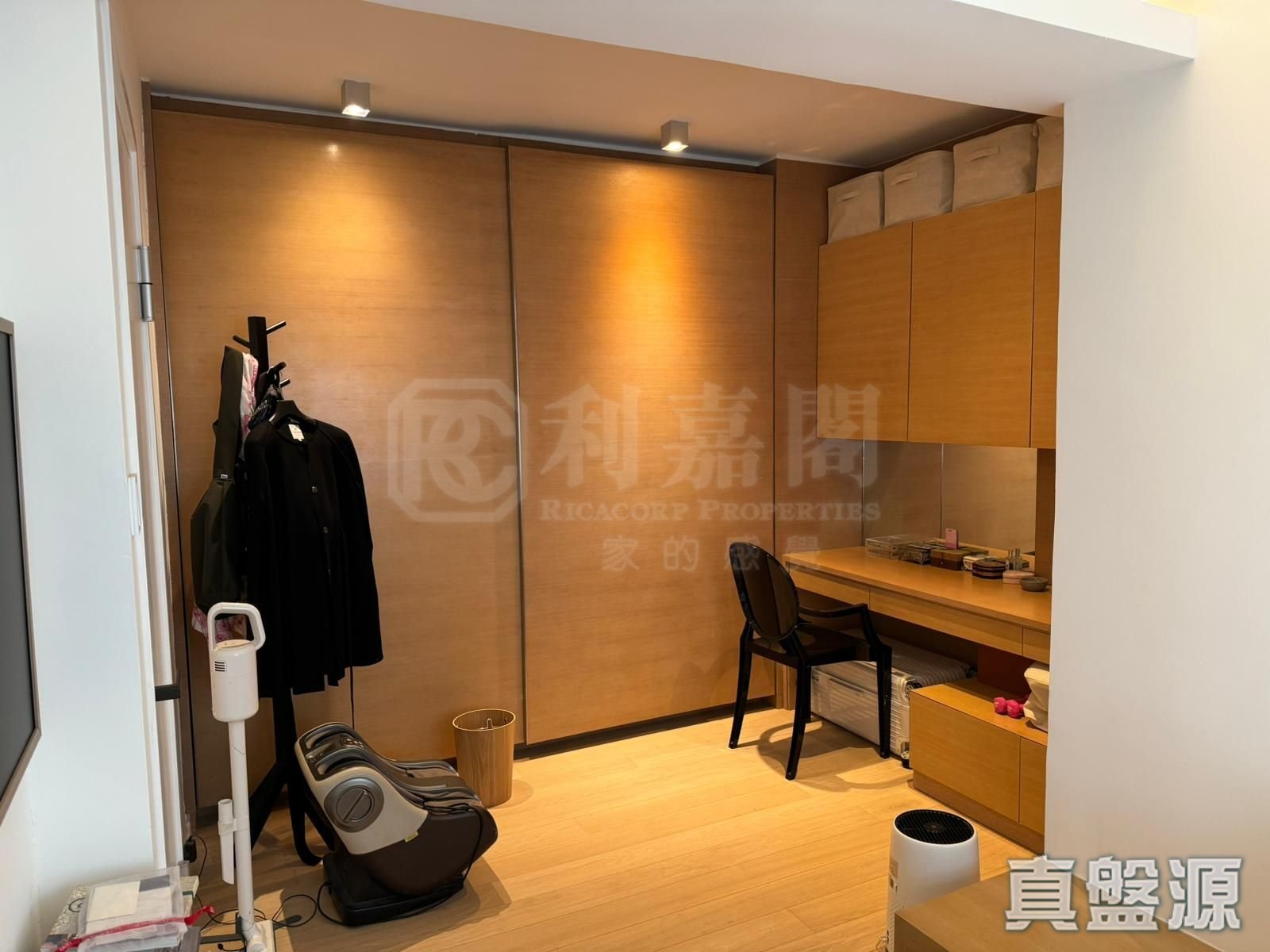 KORNHILL BLOCK B (FLAT 9 - 16) Medium Floor Zone Flat 10 Quarry Bay/Kornhill/Taikoo Shing