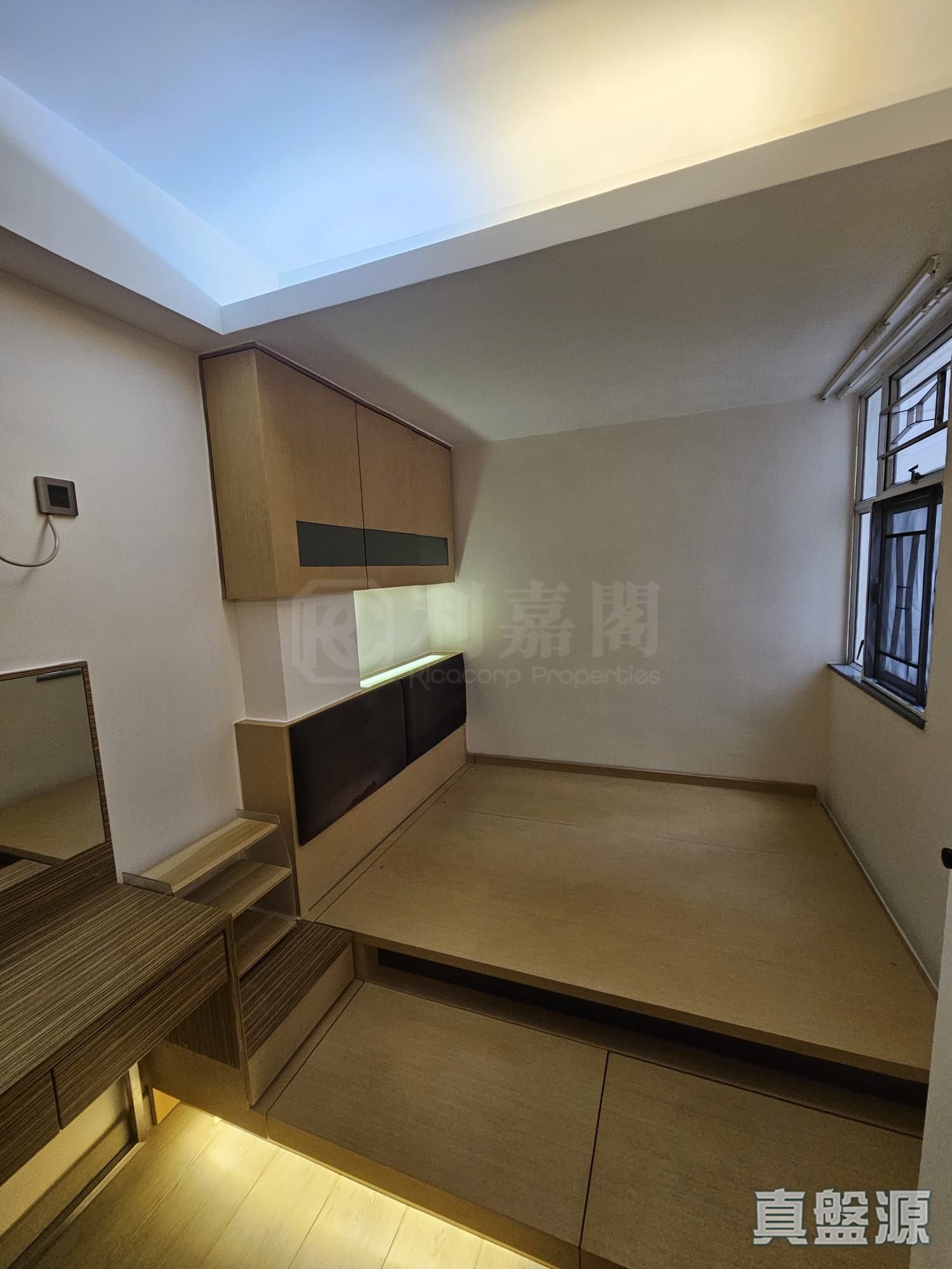 美居中心 3座 中層 D室 西九龍