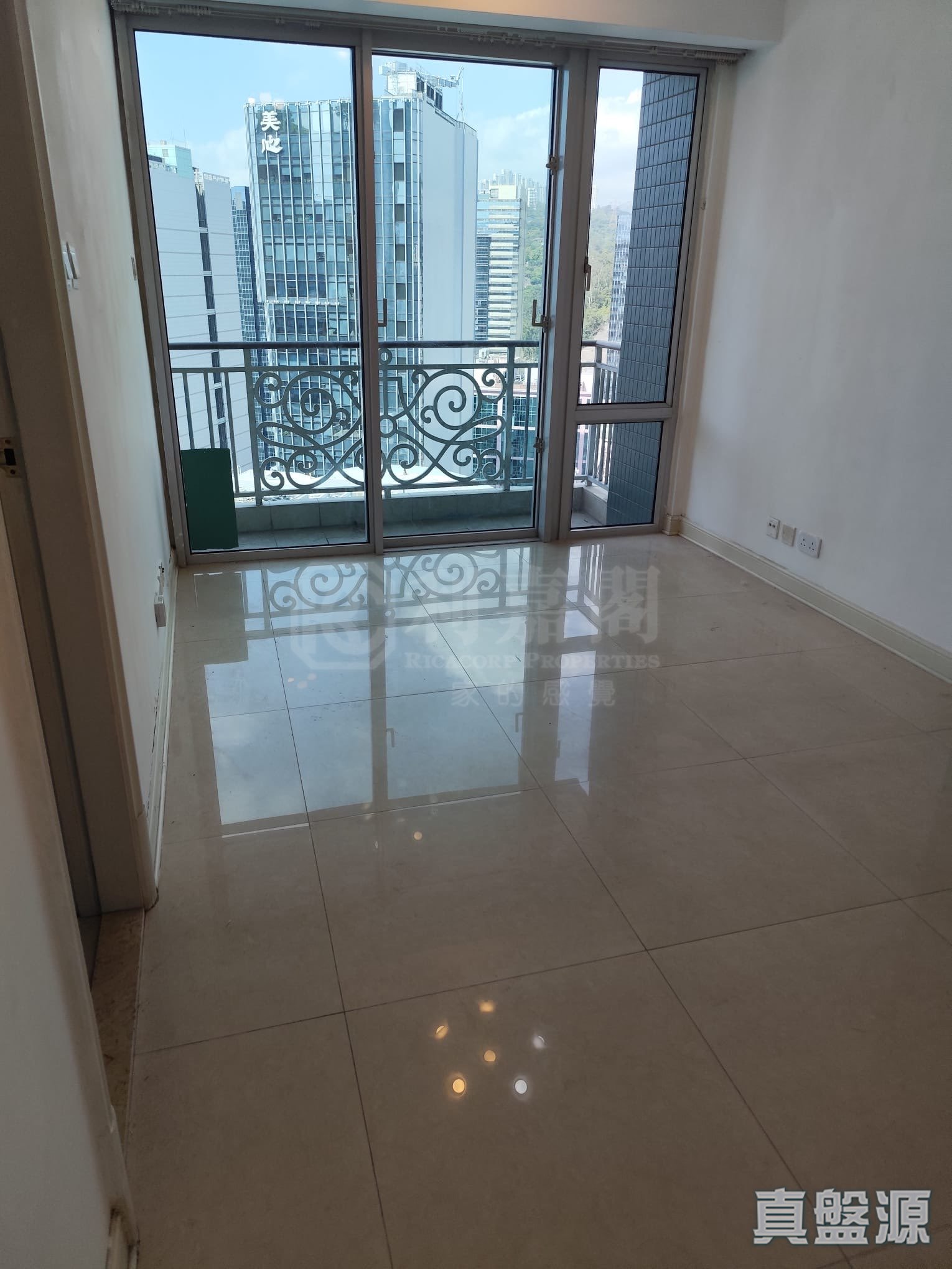 泓景臺 2期 8座 高層 D室 西九龍