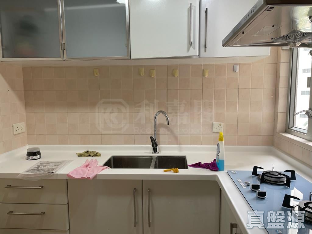MEI FOO SUN CHUEN PHASE 5 - 5-7 Nassau Street Medium Floor Zone Flat B Mei Foo/Wonderland Villas