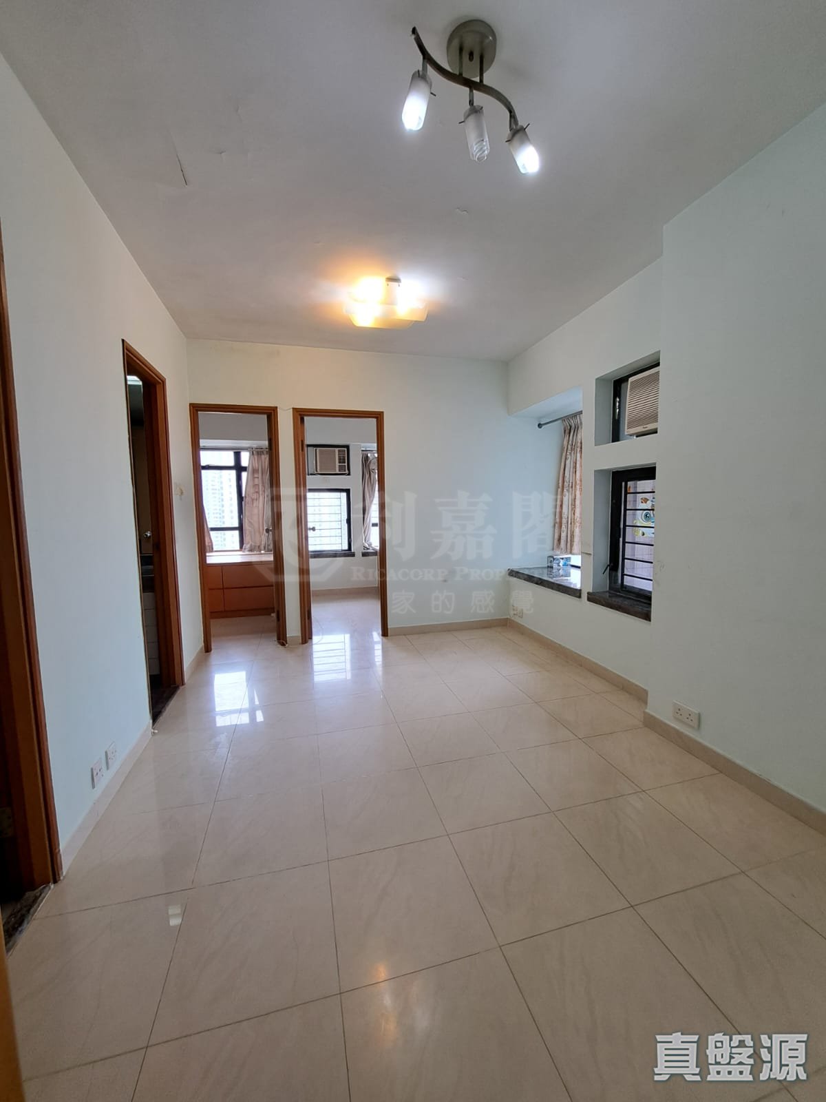 新港城 4期 L座 中层 7室 马鞍山