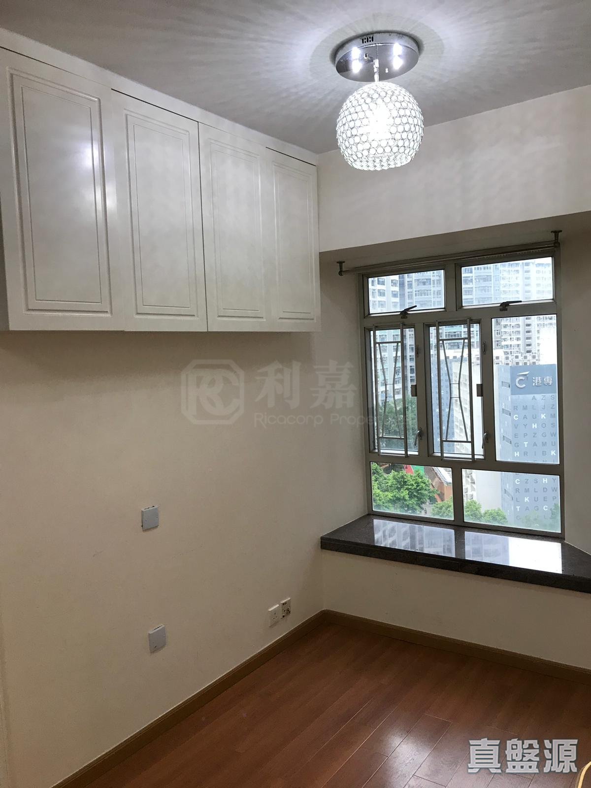 新港城 3期 P座 中层 5室 马鞍山