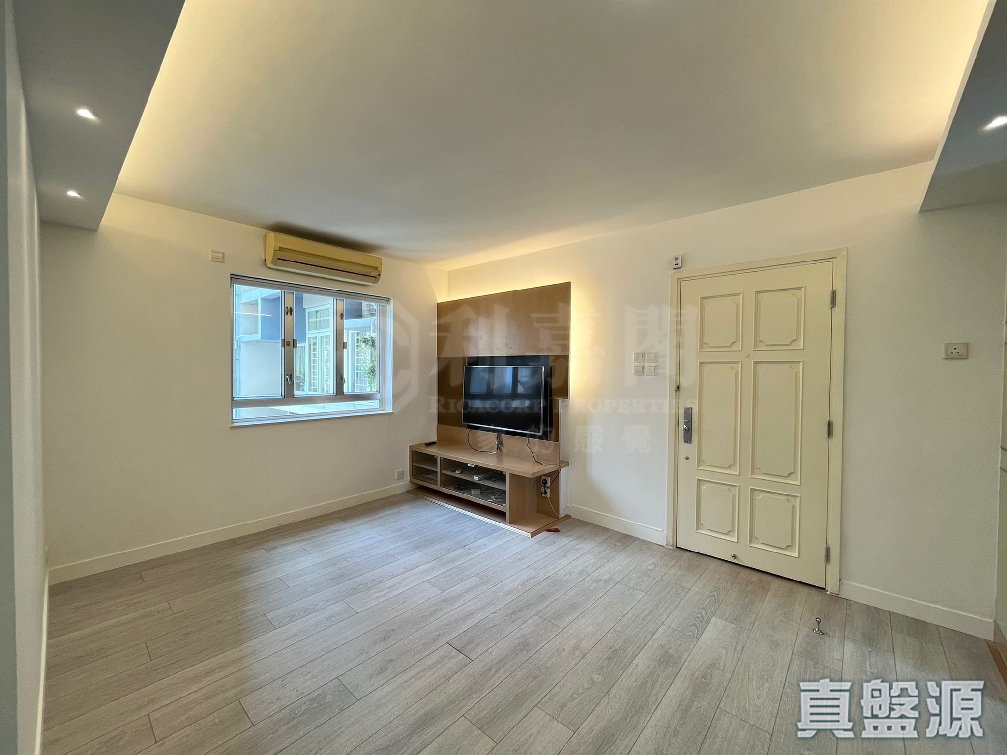 ROBINSON CREST High Floor Zone Flat C Mid-Levels West