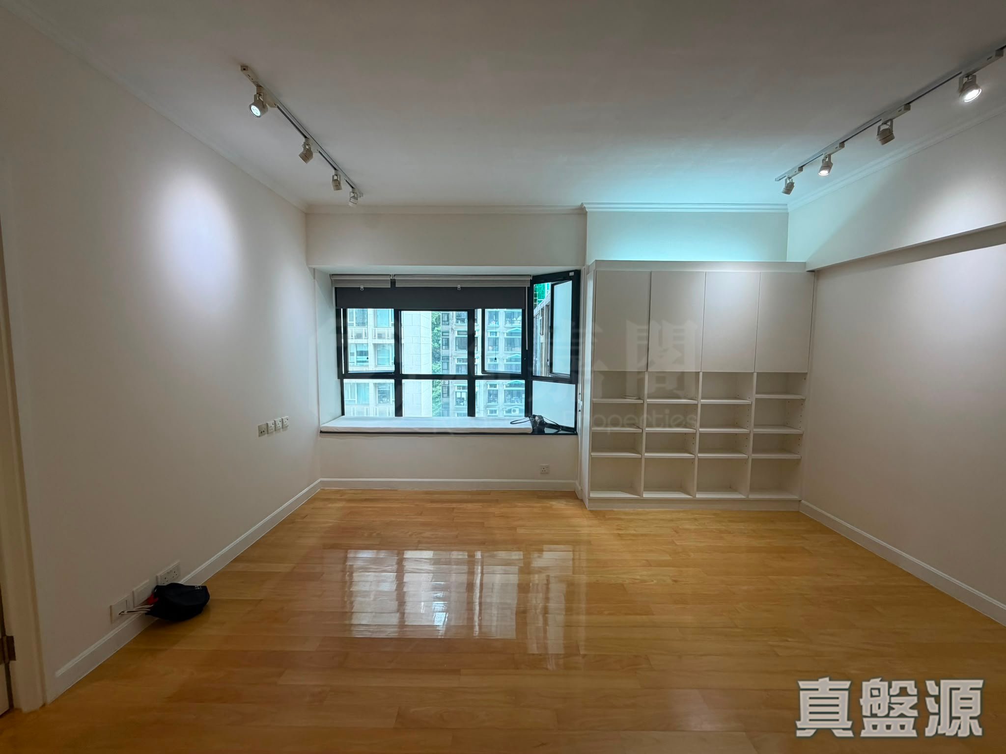 VALIANT PARK Medium Floor Zone Flat D Mid-Levels West
