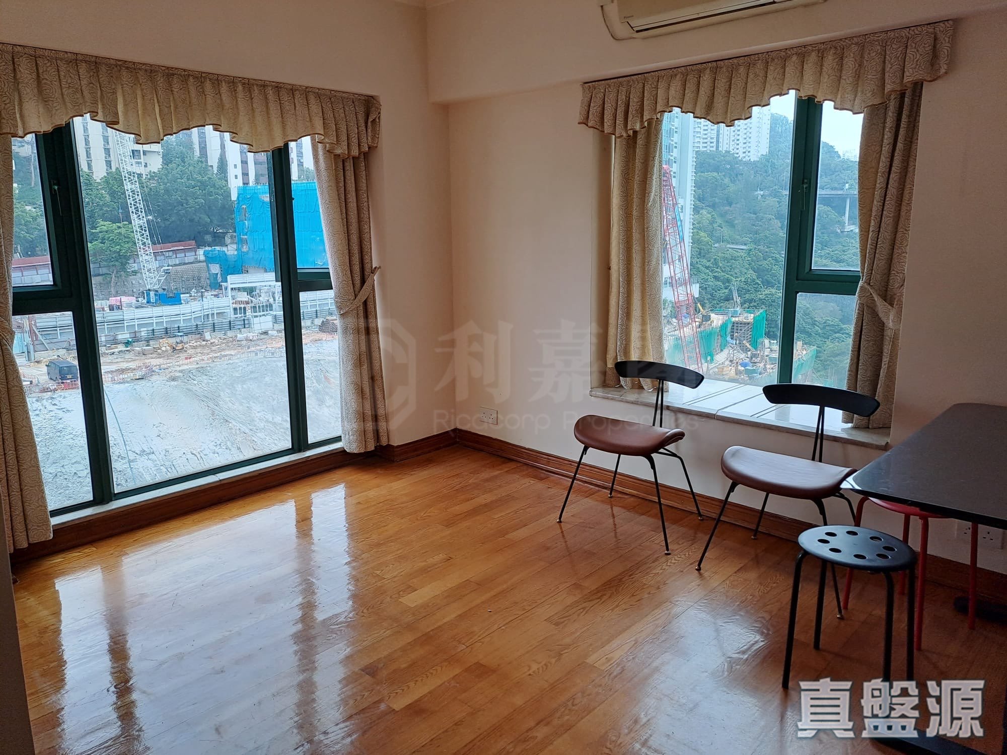 UNIVERSITY HEIGHTS TOWER 1 Medium Floor Zone Flat A Central/Sheung Wan/Western District