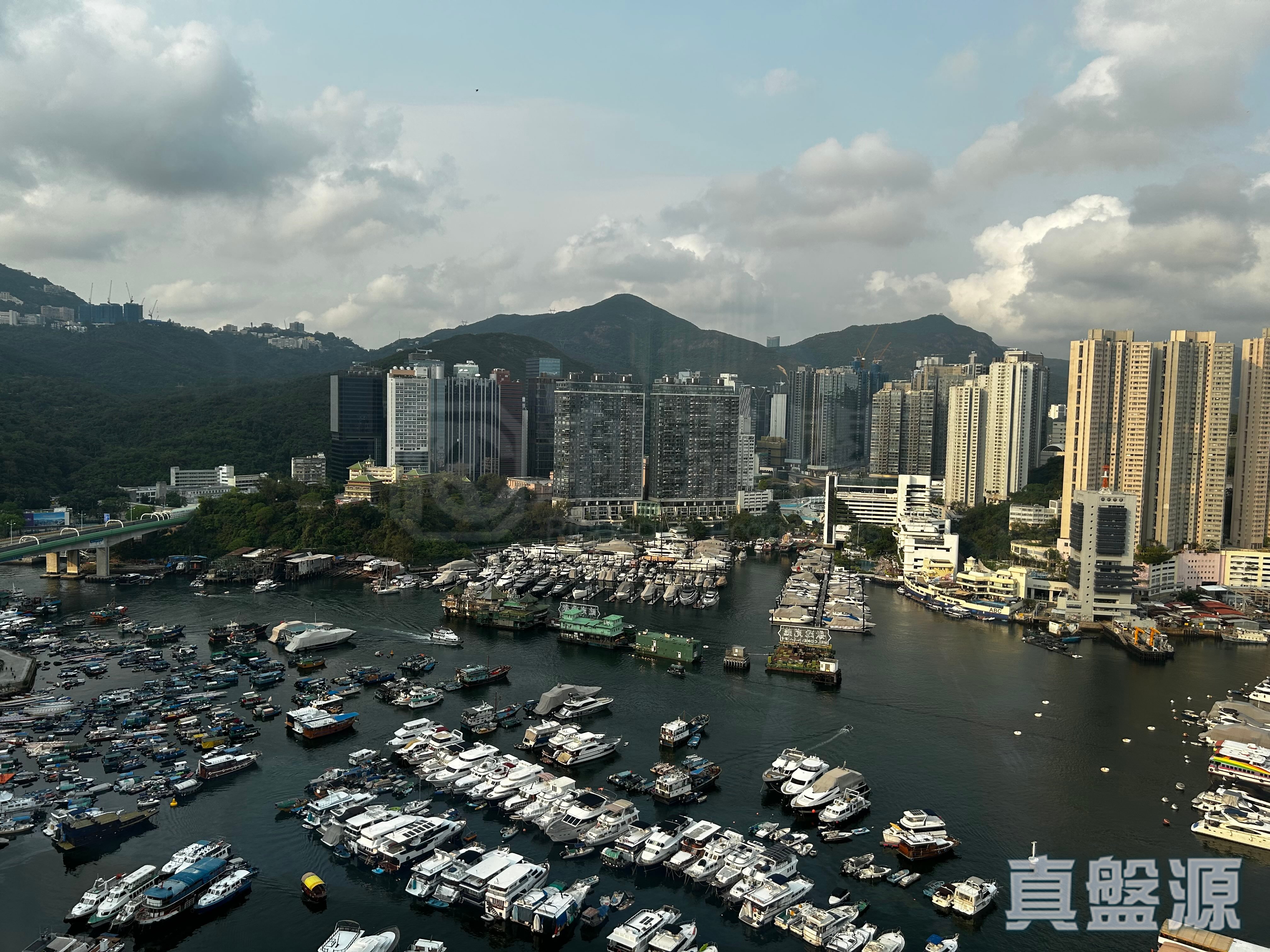 LARVOTTO TOWER 7 High Floor Zone Flat B Ap Lei Chau