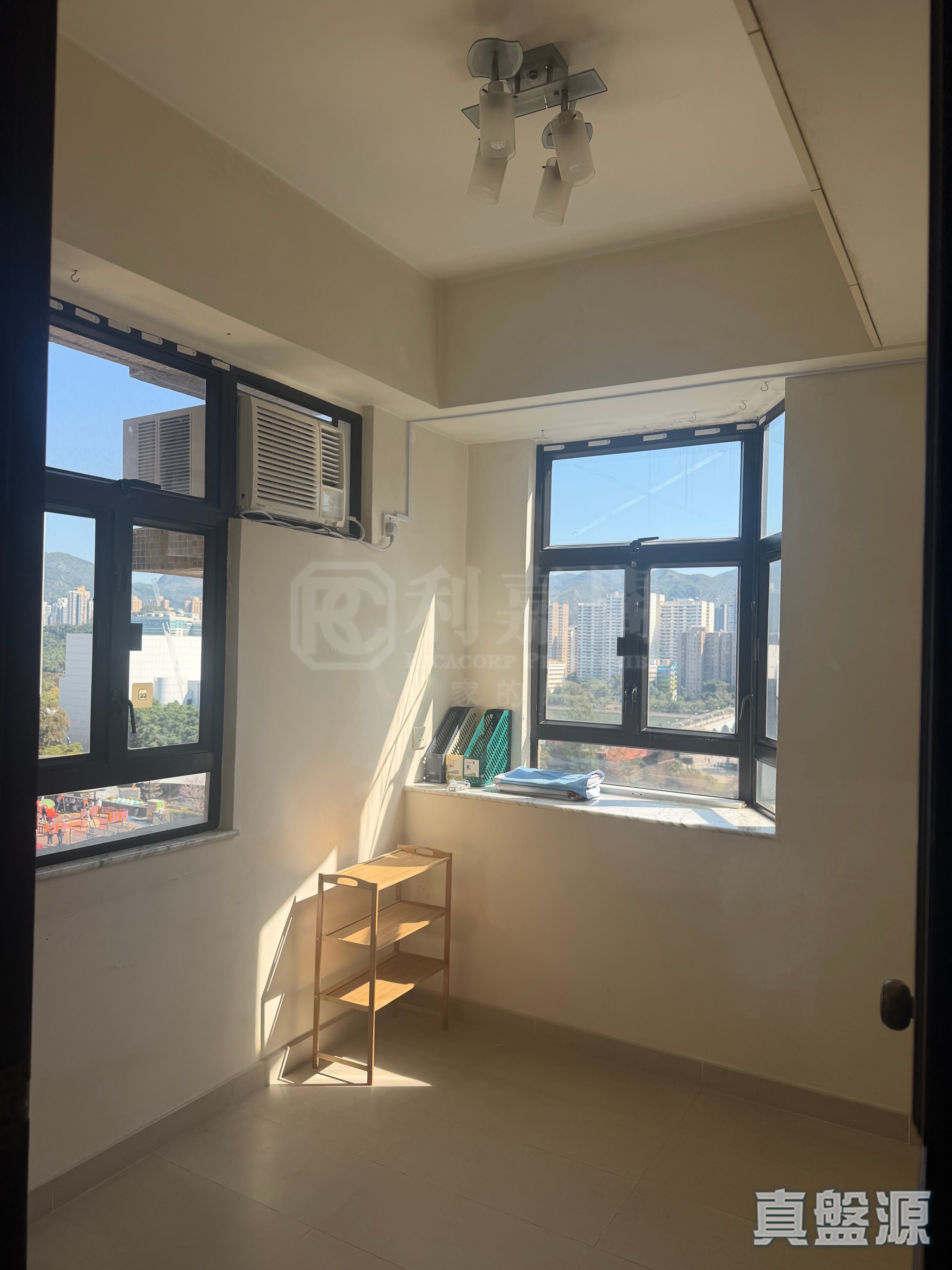 伟华中心 3座 中层 E室 沙田/火炭/九肚山