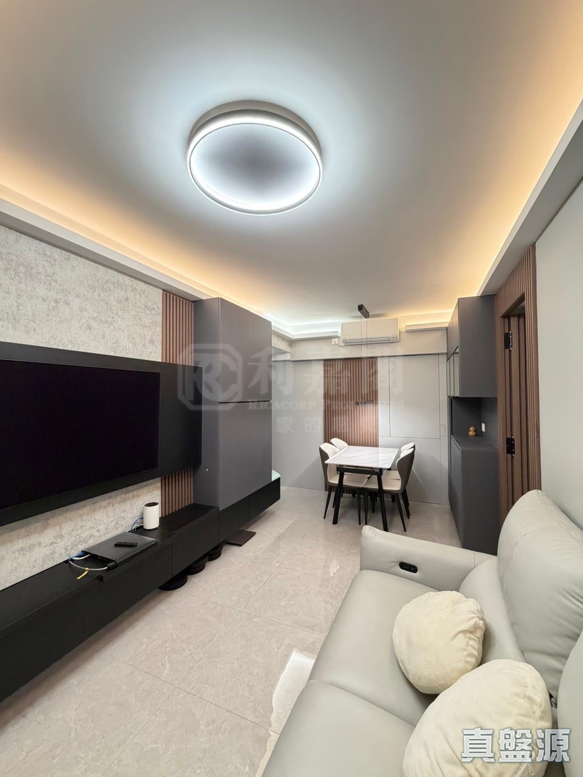 SEA CREST VILLA PHASE 1 - Block 3 Medium Floor Zone Flat C Sham Tseng/Castle Peak Road