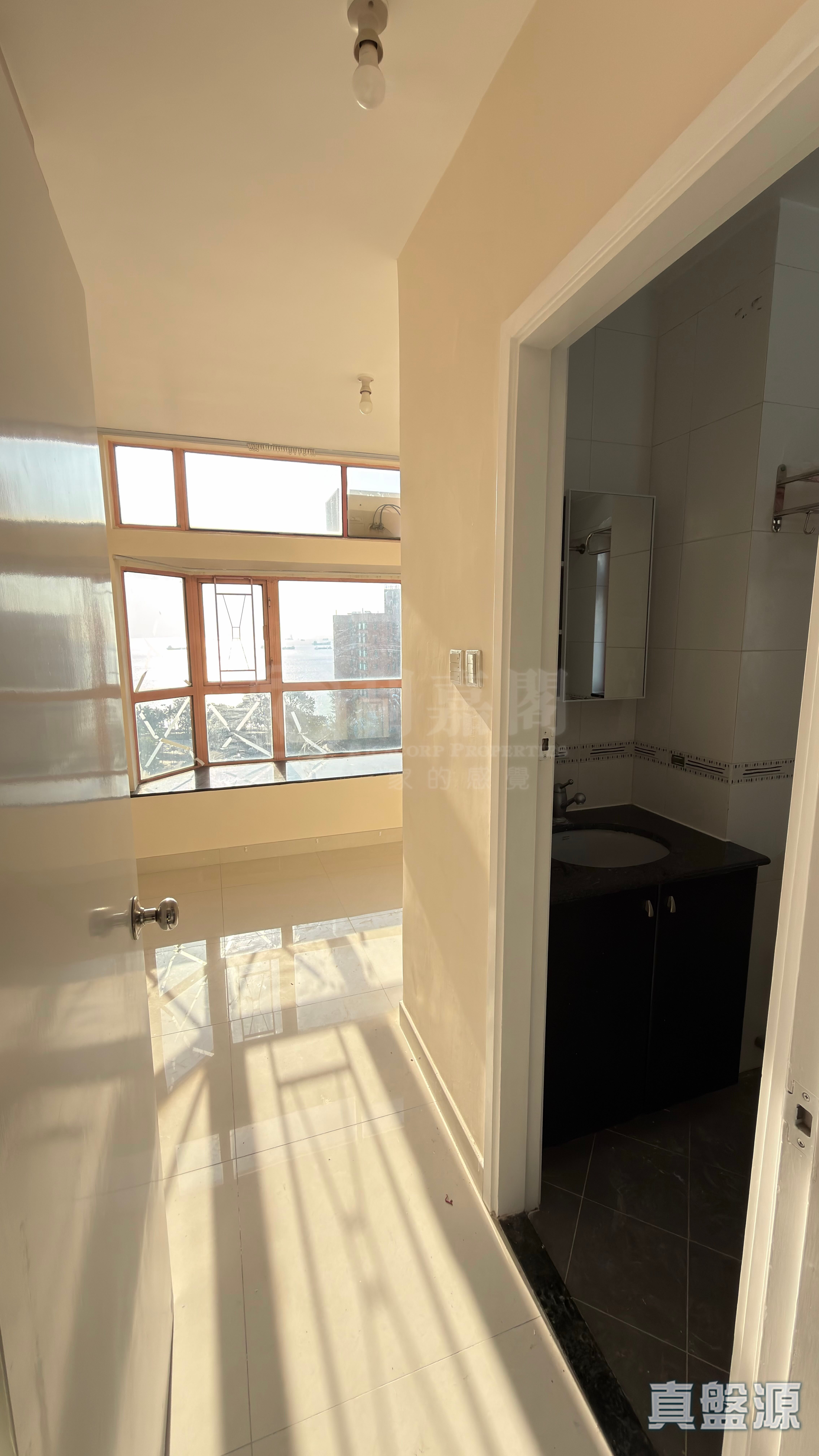 HONG KONG GOLD COAST BLOCK 1 High Floor Zone Flat A Sham Tseng/Castle Peak Road