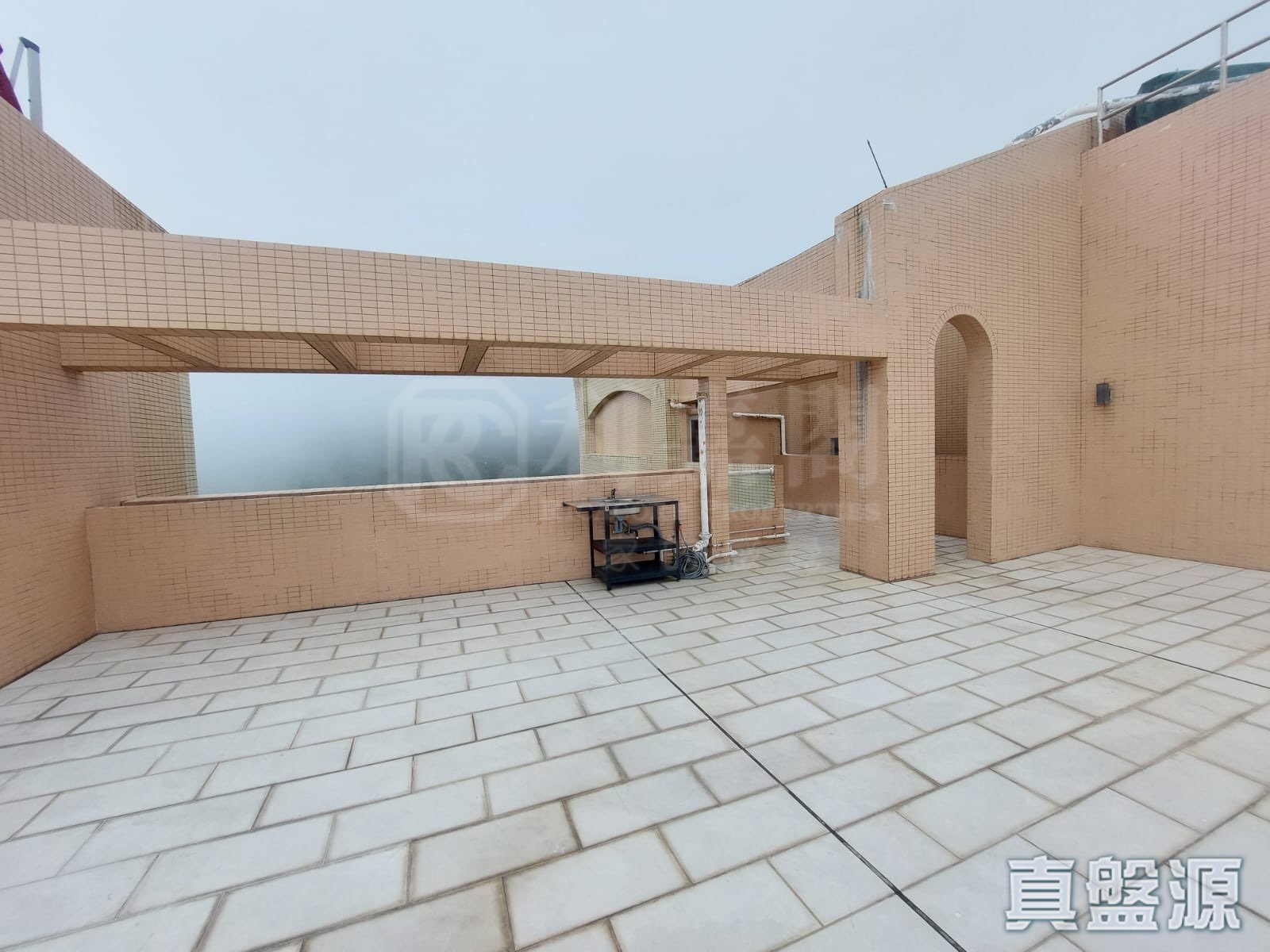 红山半岛 A区(4期) 6座 极高层 山顶/南区