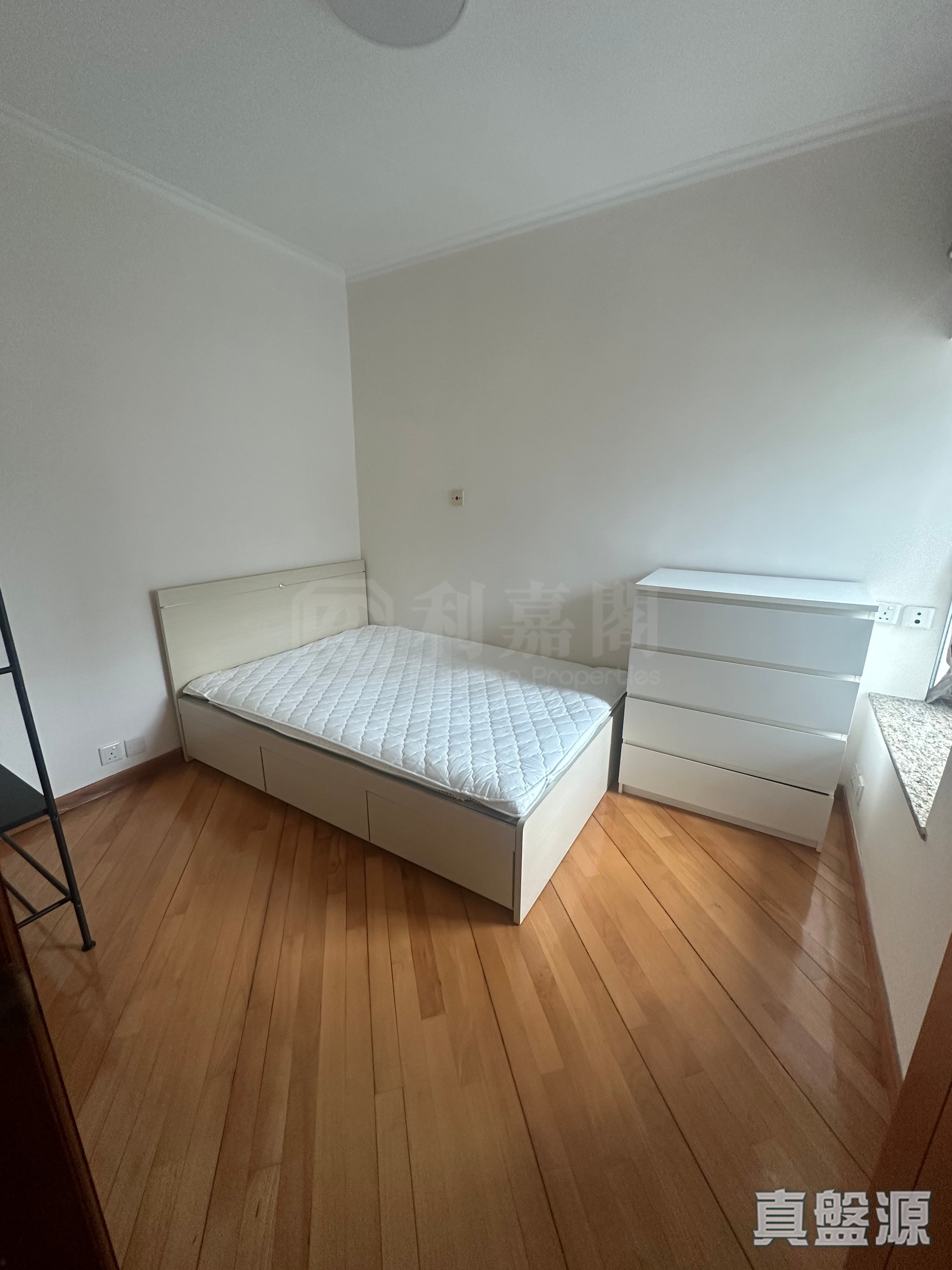 TUNG CHUNG CRESCENT PHASE 2 - Block 9 High Floor Zone Flat D Tung Chung