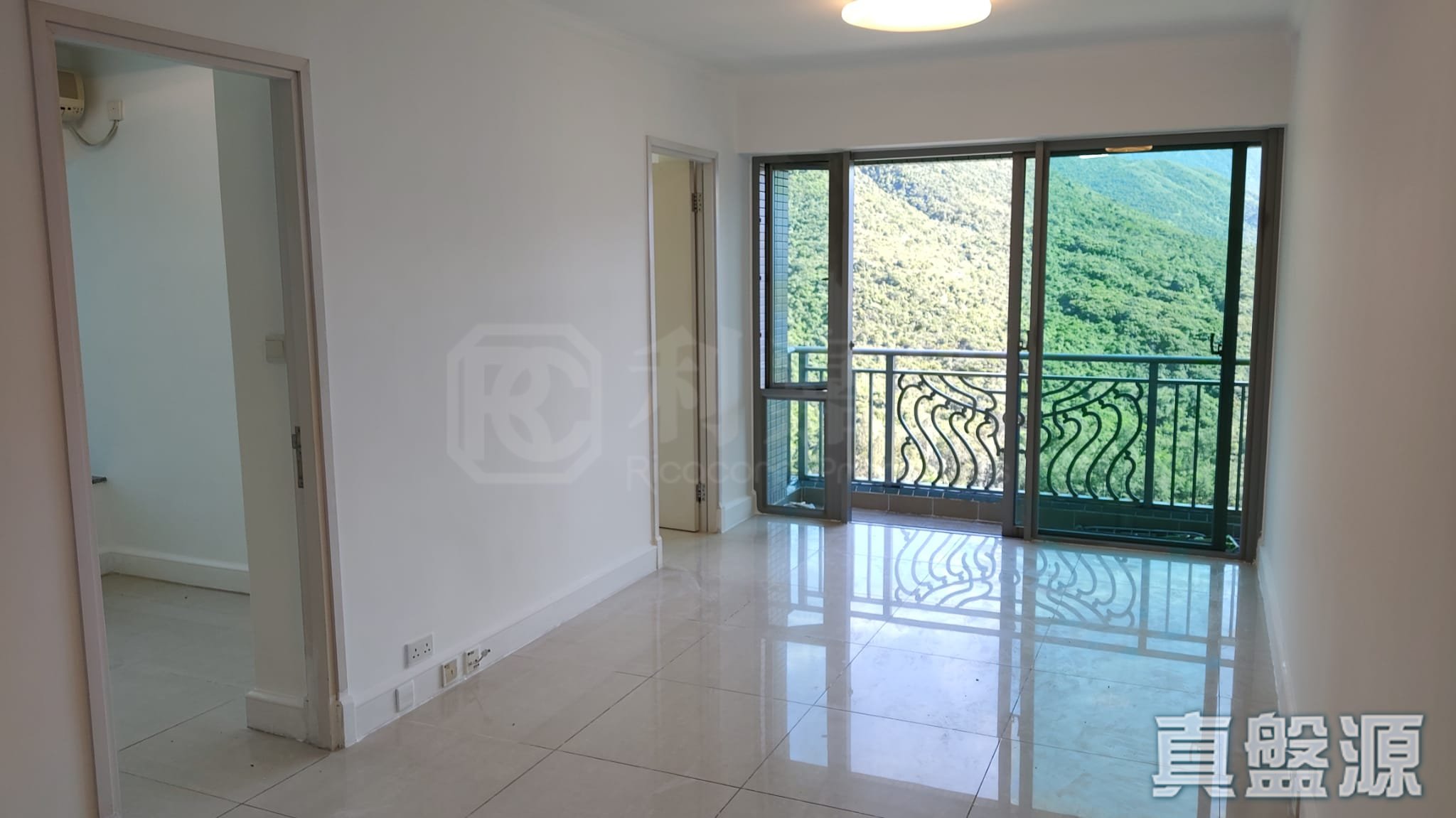 CARIBBEAN COAST PHASE 3 CARMEL COVE - Tower 11 High Floor Zone Flat E Tung Chung