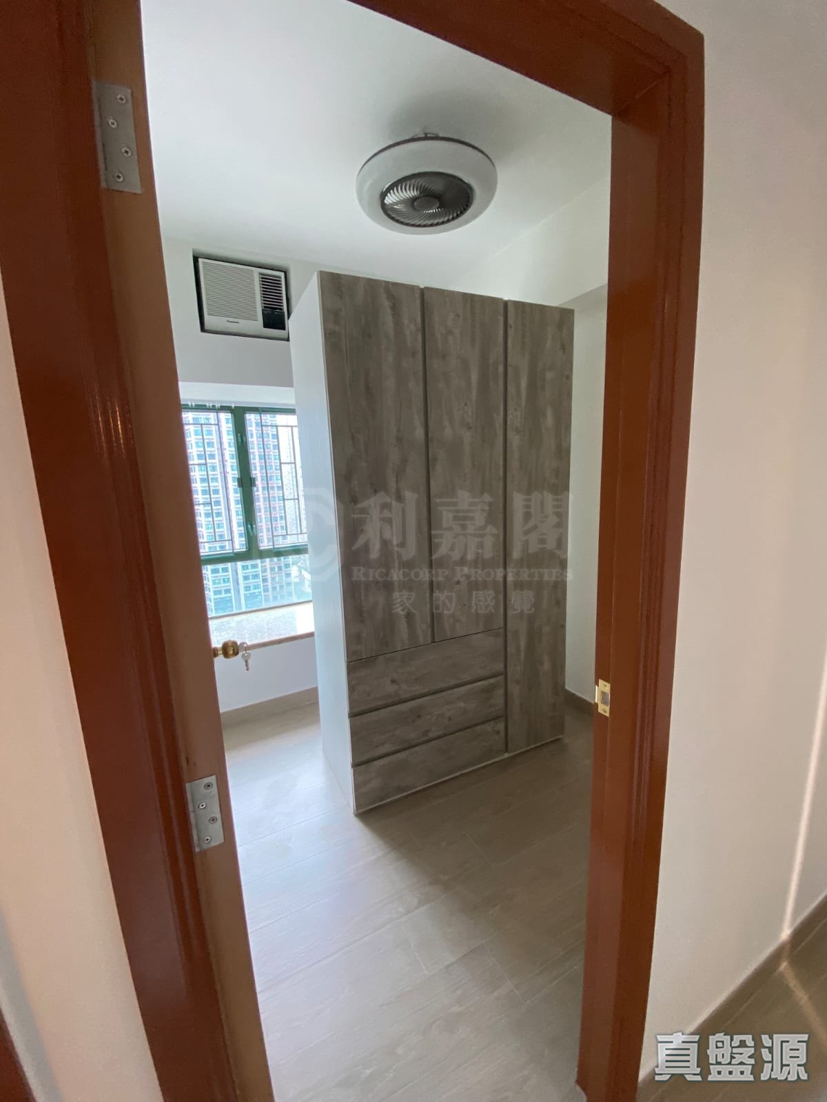 东港城 8座 高层 E室 将军澳