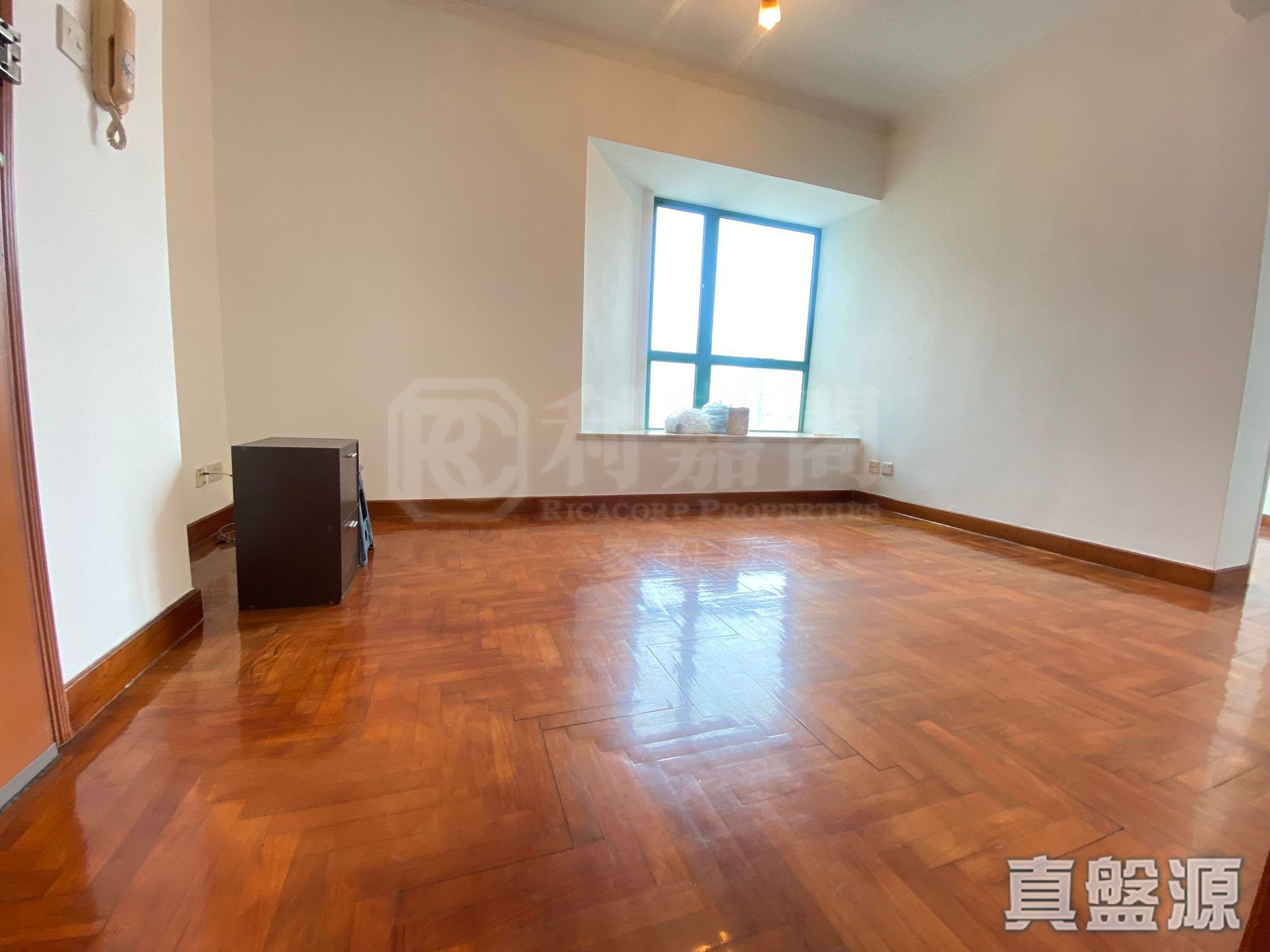 嘉悦半岛 1座 极高层 B室 屯门