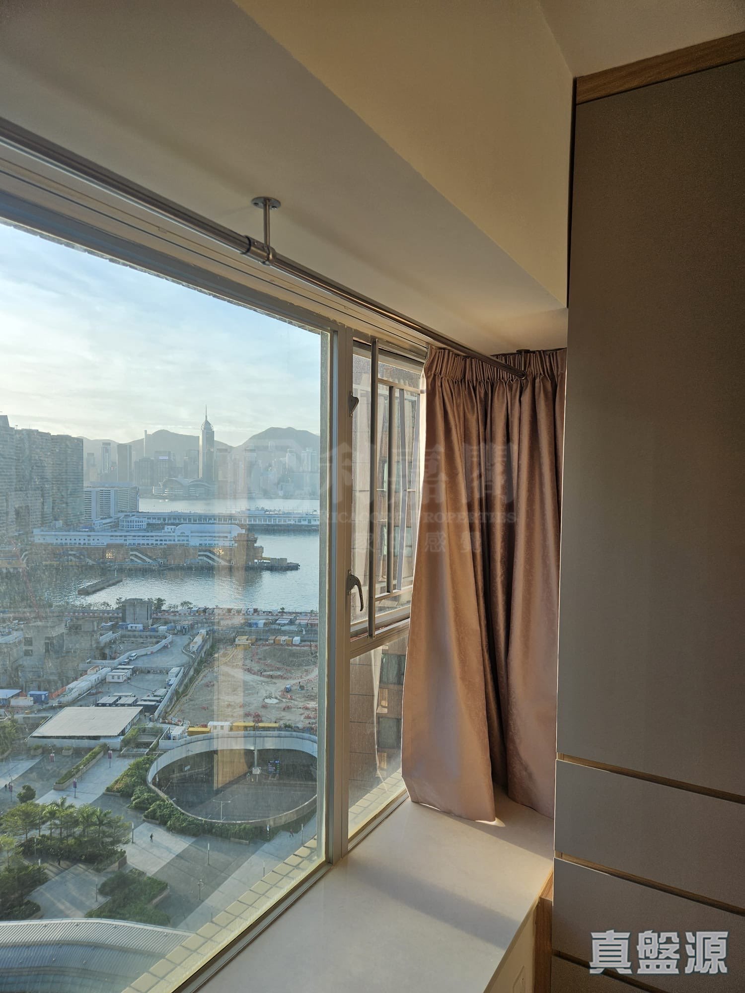 THE WATERFRONT PHASE 1 - Tower 3 High Floor Zone Flat G Kowloon Station/Tsim Sha Tsui/Jordan