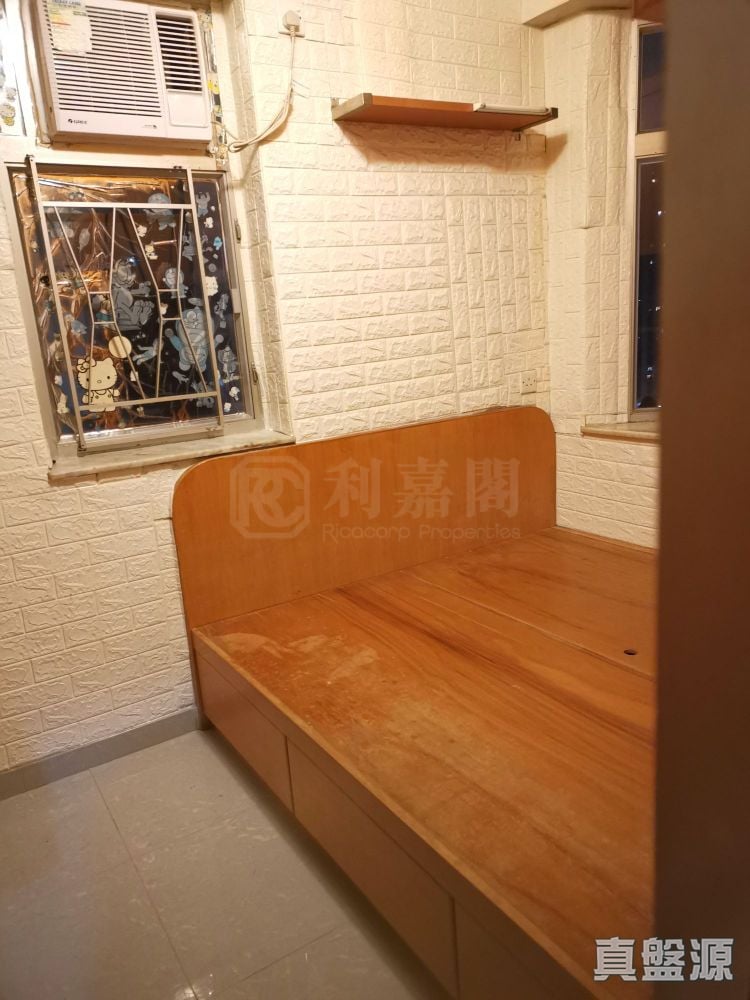 TSUEN WAN CENTRE BLOCK 16 (NANNING HOUSE) Medium Floor Zone Flat H Tsuen Wan