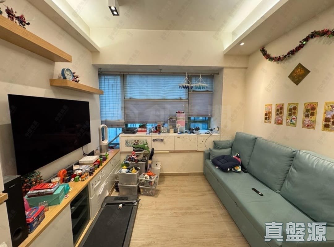名逸居 2座 中層 E室 荃灣