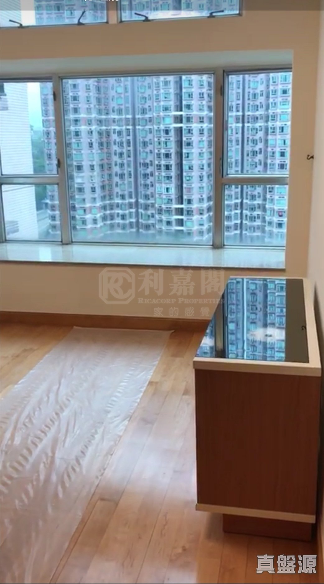 DISCOVERY PARK PHASE 1 - Block 1 Medium Floor Zone Flat E Tsuen Wan