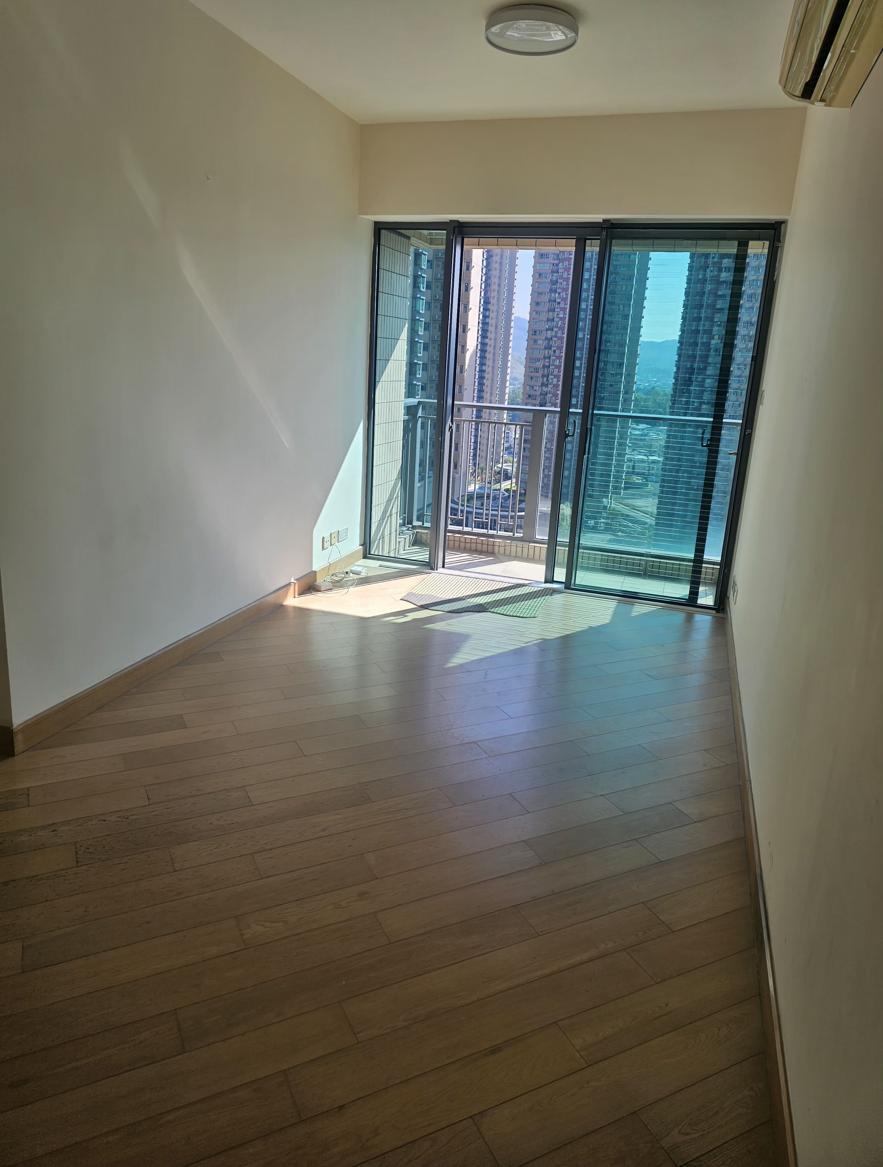 YOHO TOWN PHASE 2 YOHO MIDTOWN - Block M3 Medium Floor Zone Flat E Yuen Long