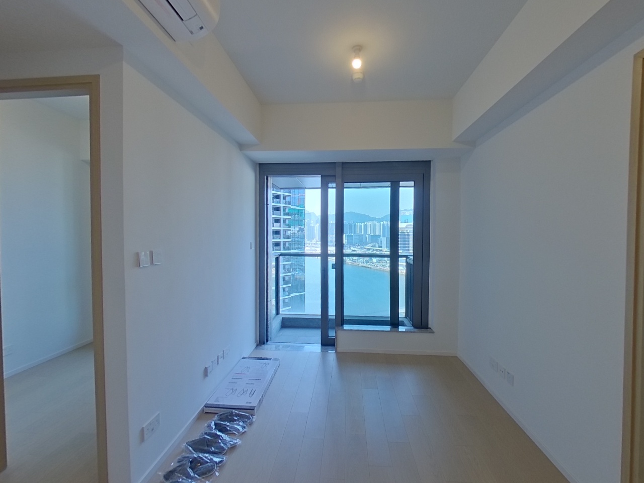 DOUBLE COAST PHASE 1 DOUBLE COAST I - Tower 3 High Floor Zone Flat E To Kwa Wan/Kowloon City/Kai Tak/San Po Kong