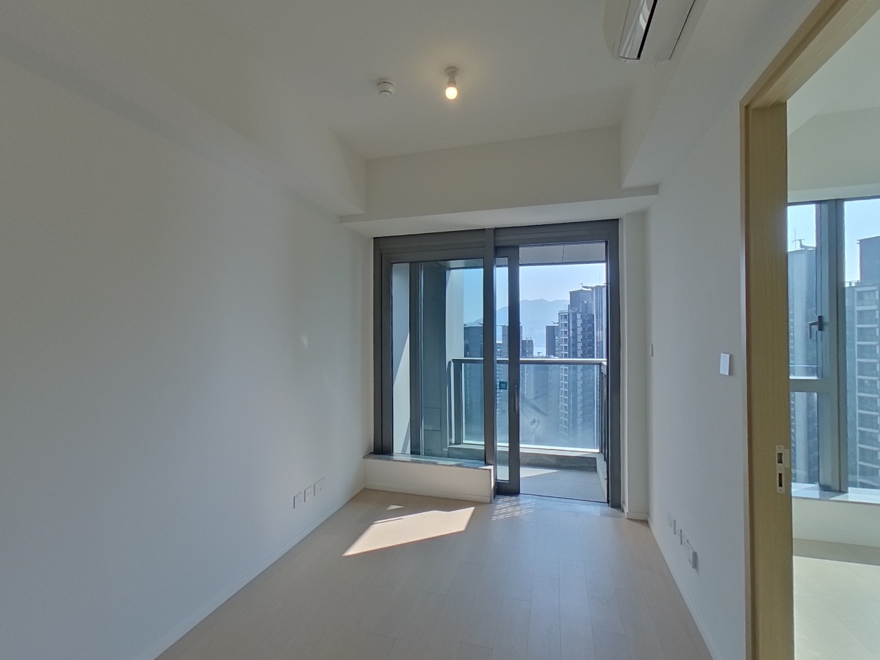 DOUBLE COAST PHASE 1 DOUBLE COAST I - Tower 3 Very High Floor Zone Flat F To Kwa Wan/Kowloon City/Kai Tak/San Po Kong