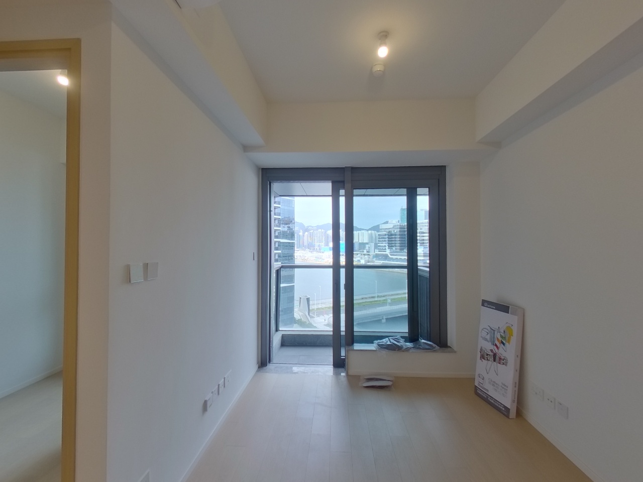 DOUBLE COAST PHASE 1 DOUBLE COAST I - Tower 3 Medium Floor Zone Flat E To Kwa Wan/Kowloon City/Kai Tak/San Po Kong