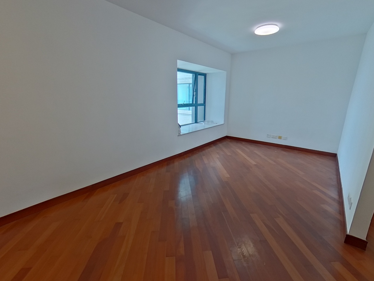 浪澄湾 7座 中层 C室 奥运站/南昌