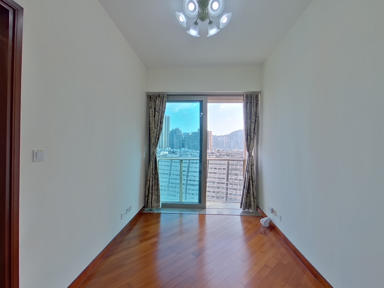 THE CORONATION TOWER 6 Medium Floor Zone Flat D Kowloon Station/Tsim Sha Tsui/Jordan