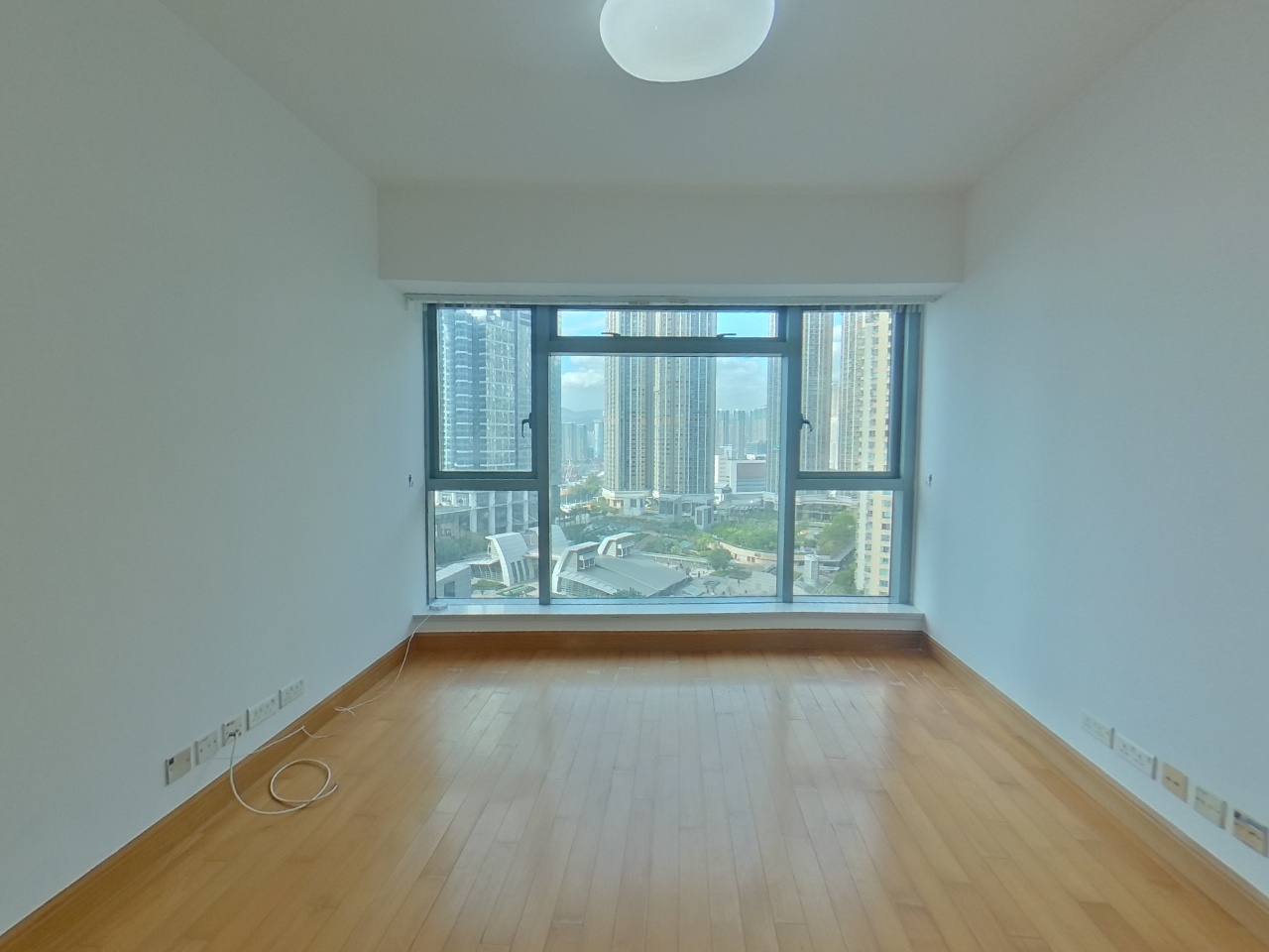 THE HARBOURSIDE TOWER 1 Low Floor Zone Flat E Kowloon Station/Tsim Sha Tsui/Jordan