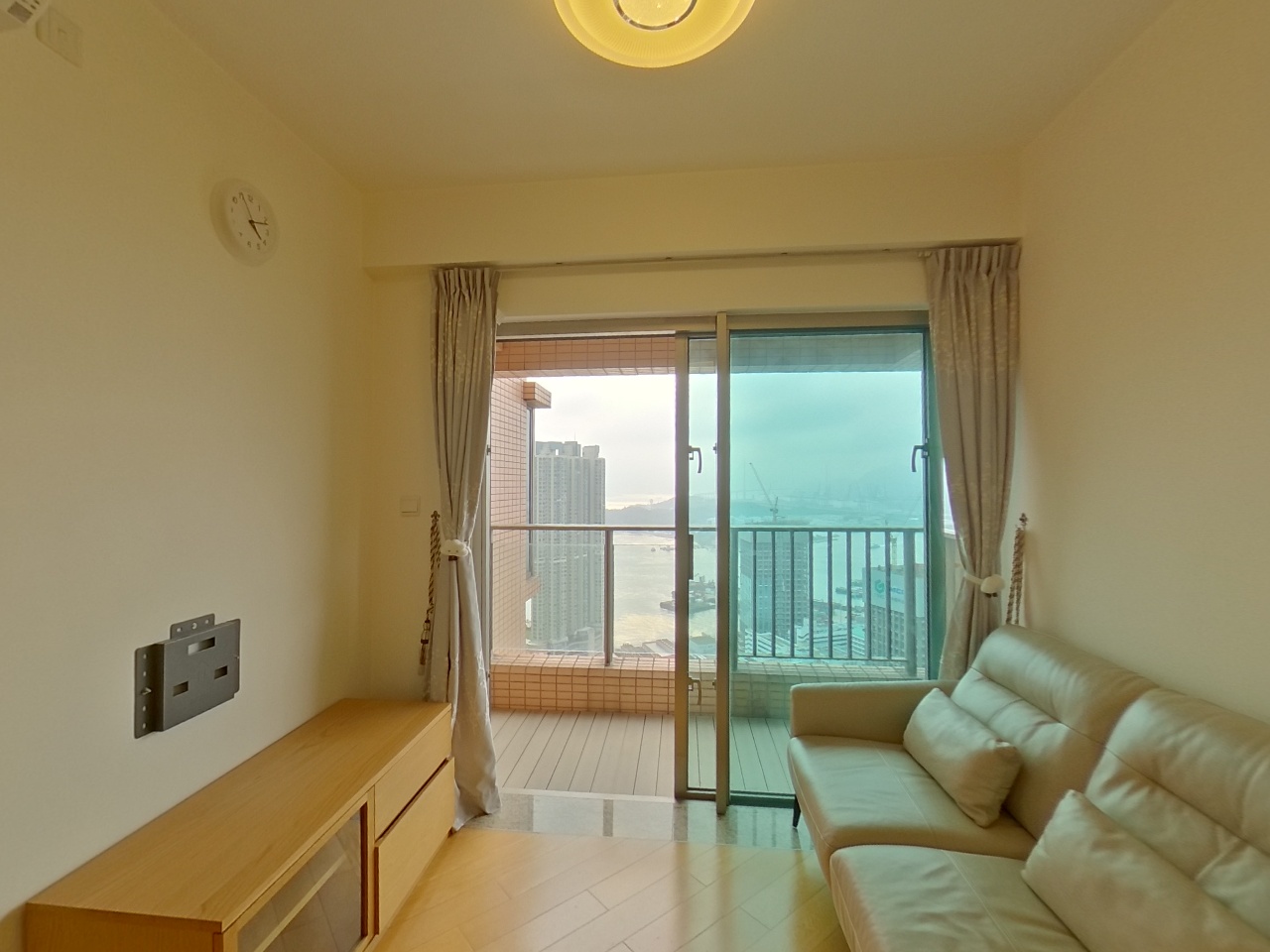 HARBOUR GREEN TOWER 3 Very High Floor Zone Flat E Olympic Station/Nam Cheong