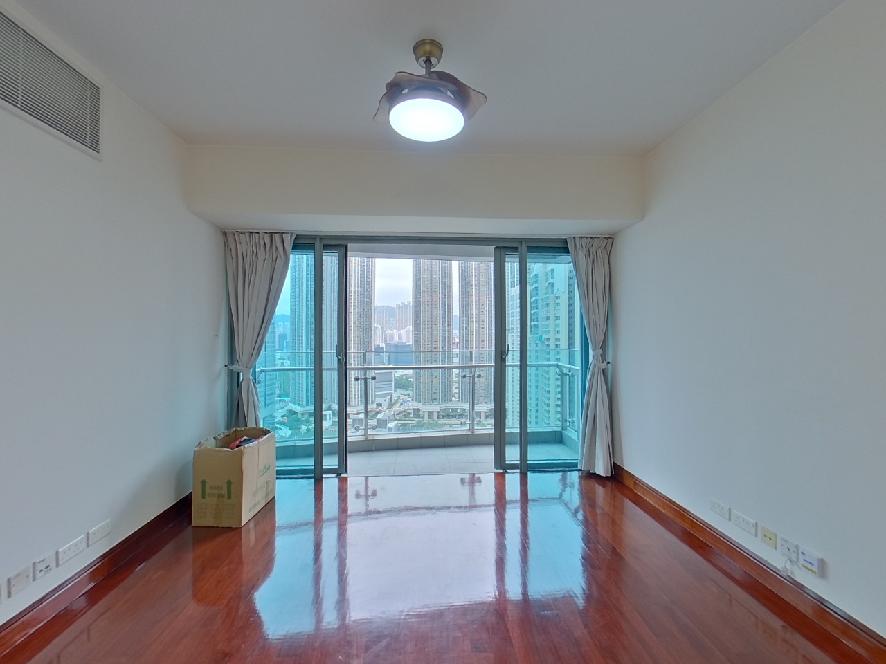 THE HARBOURSIDE TOWER 2 Medium Floor Zone Flat D Kowloon Station/Tsim Sha Tsui/Jordan