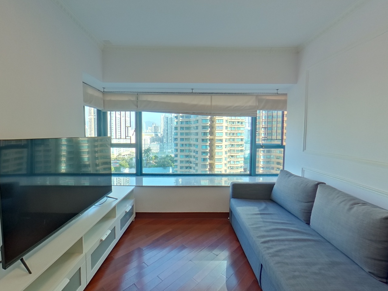 THE LONG BEACH TOWER 8 Medium Floor Zone Flat D Olympic Station/Nam Cheong