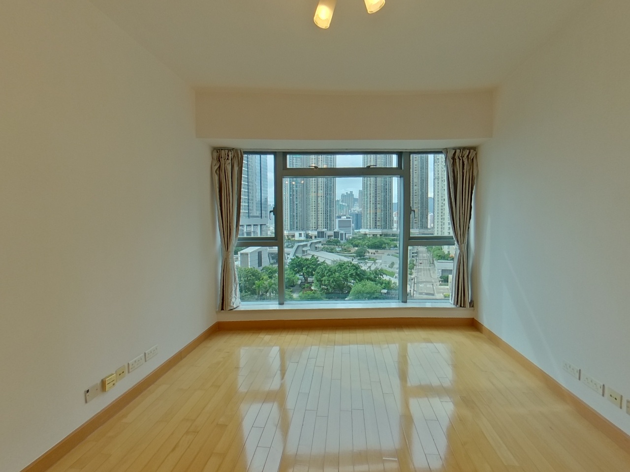 THE HARBOURSIDE TOWER 2 Low Floor Zone Flat E Kowloon Station/Tsim Sha Tsui/Jordan
