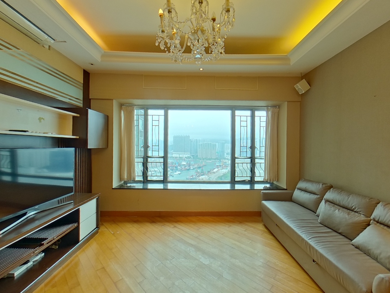 SORRENTO PHASE 2 - Block 2 Medium Floor Zone Flat E Kowloon Station/Tsim Sha Tsui/Jordan
