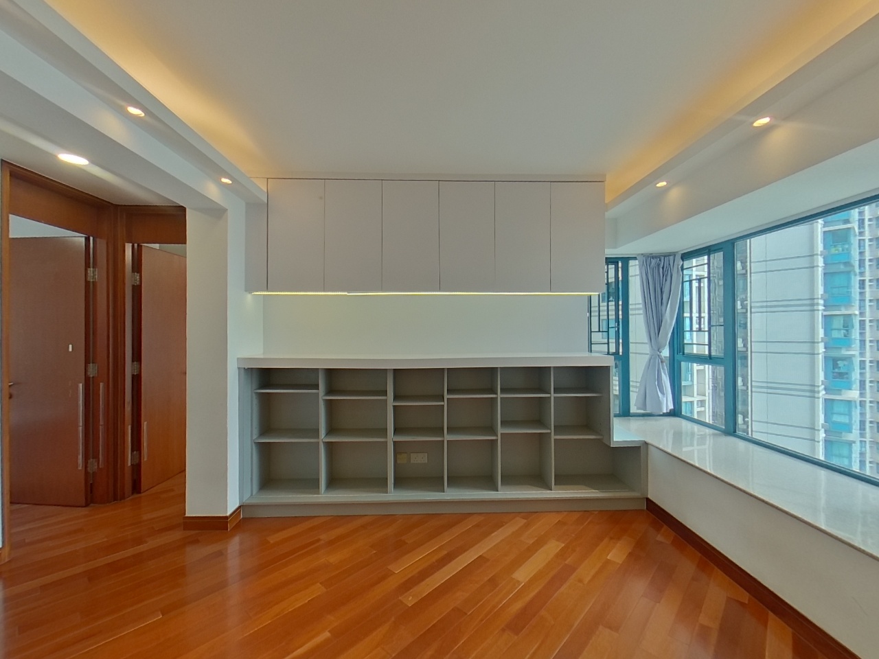 THE LONG BEACH TOWER 7 Medium Floor Zone Flat D Olympic Station/Nam Cheong